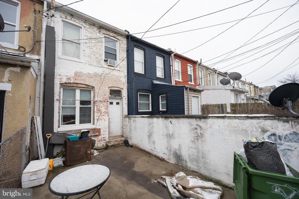 1208 SARGEANT STREET