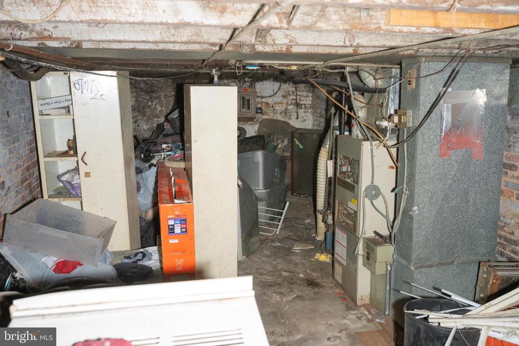 1208 SARGEANT STREET