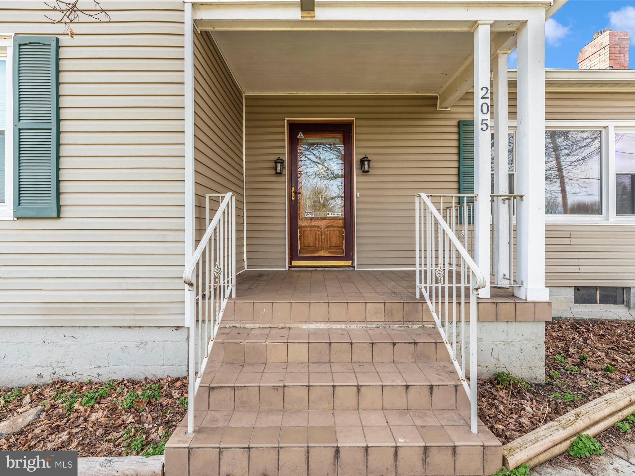 205 S 2ND STREET