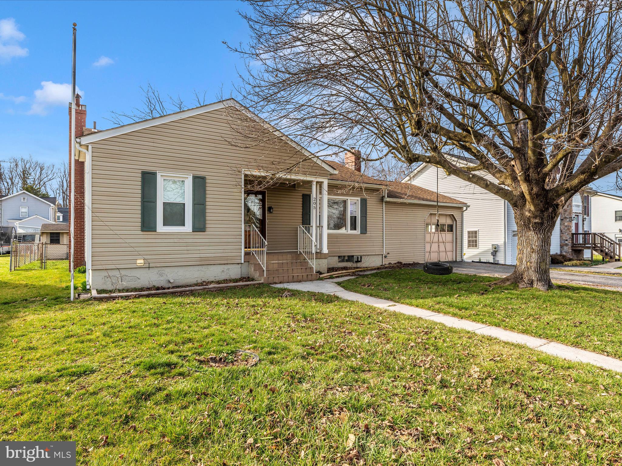 205 S 2ND STREET