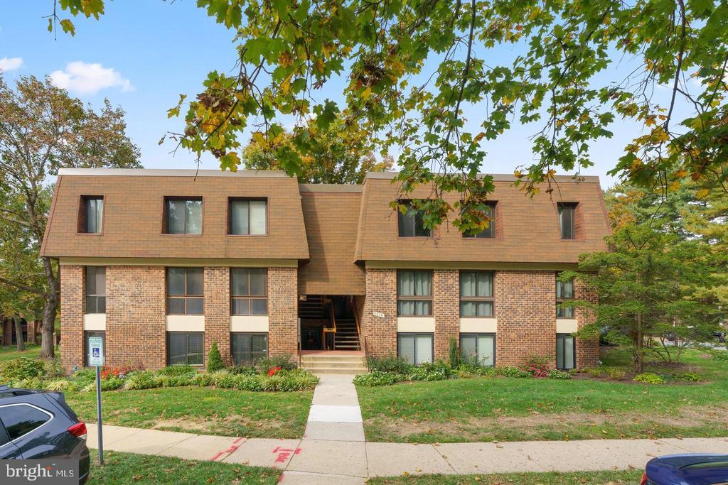 5236 W RUNNING BROOK ROAD Unit: 201
