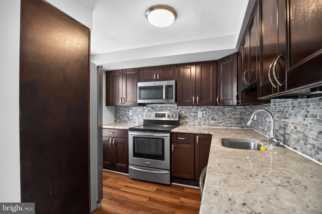 11303 KETTERING CIRCLE