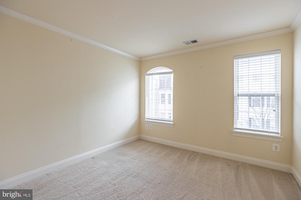 5067 DONOVAN DRIVE