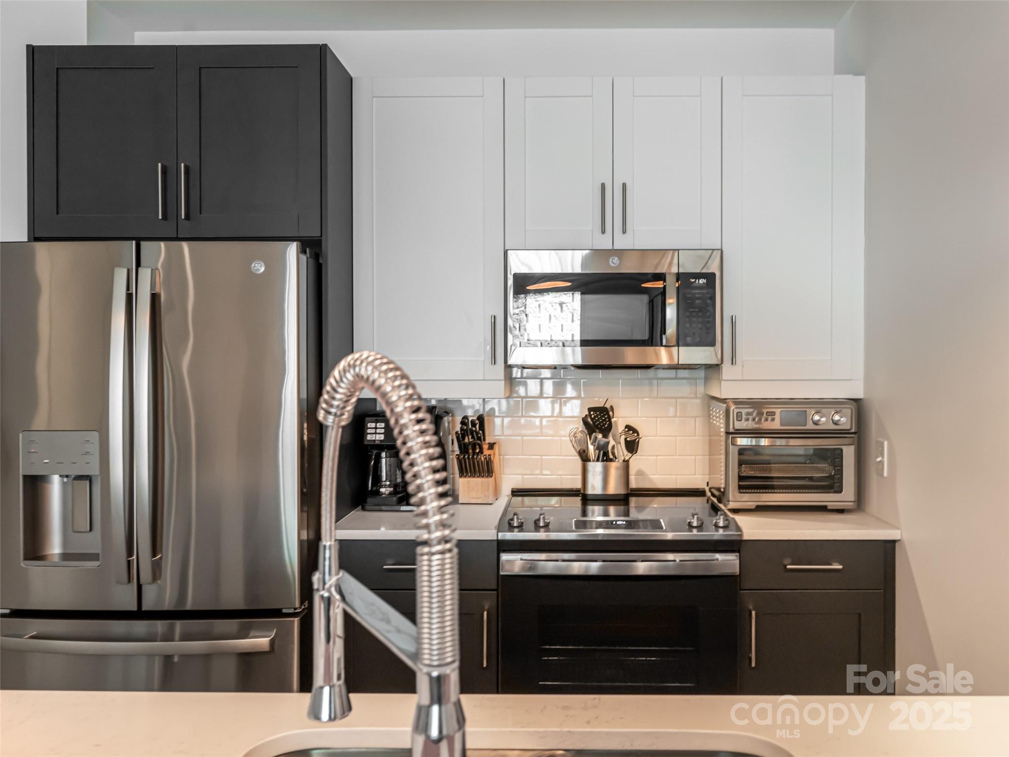 68 Craven Street Unit: 203