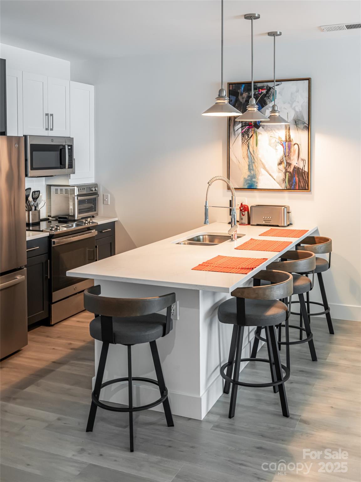 68 Craven Street Unit: 203