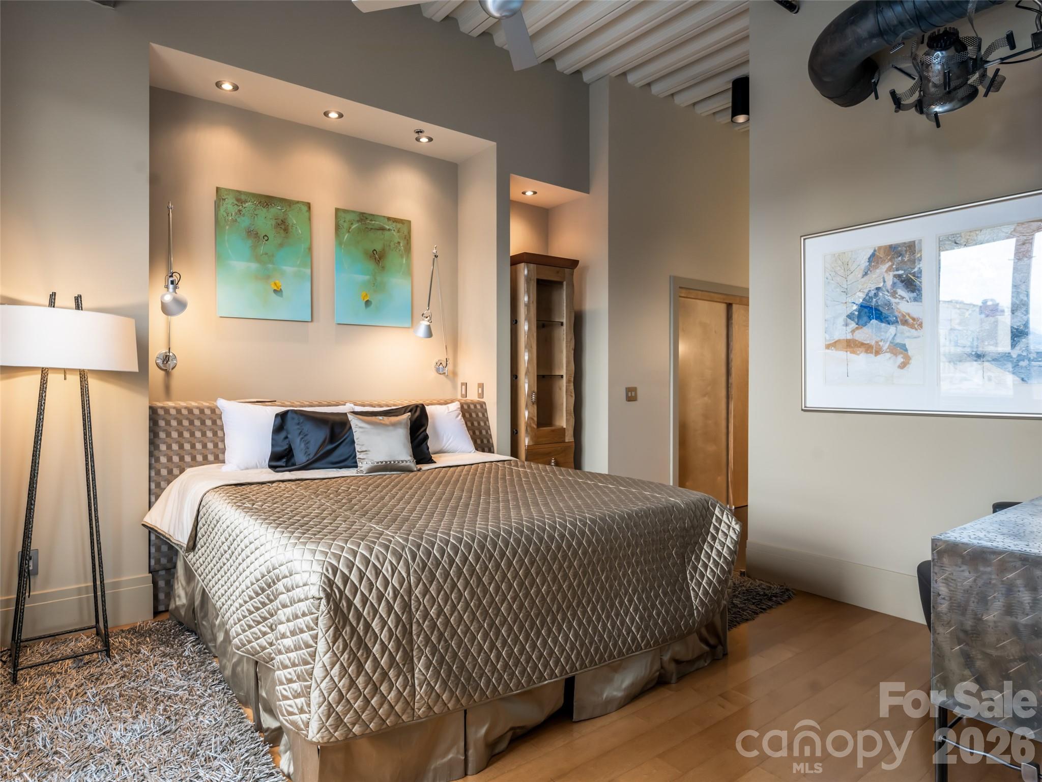 12 S Lexington Avenue Unit: 407
