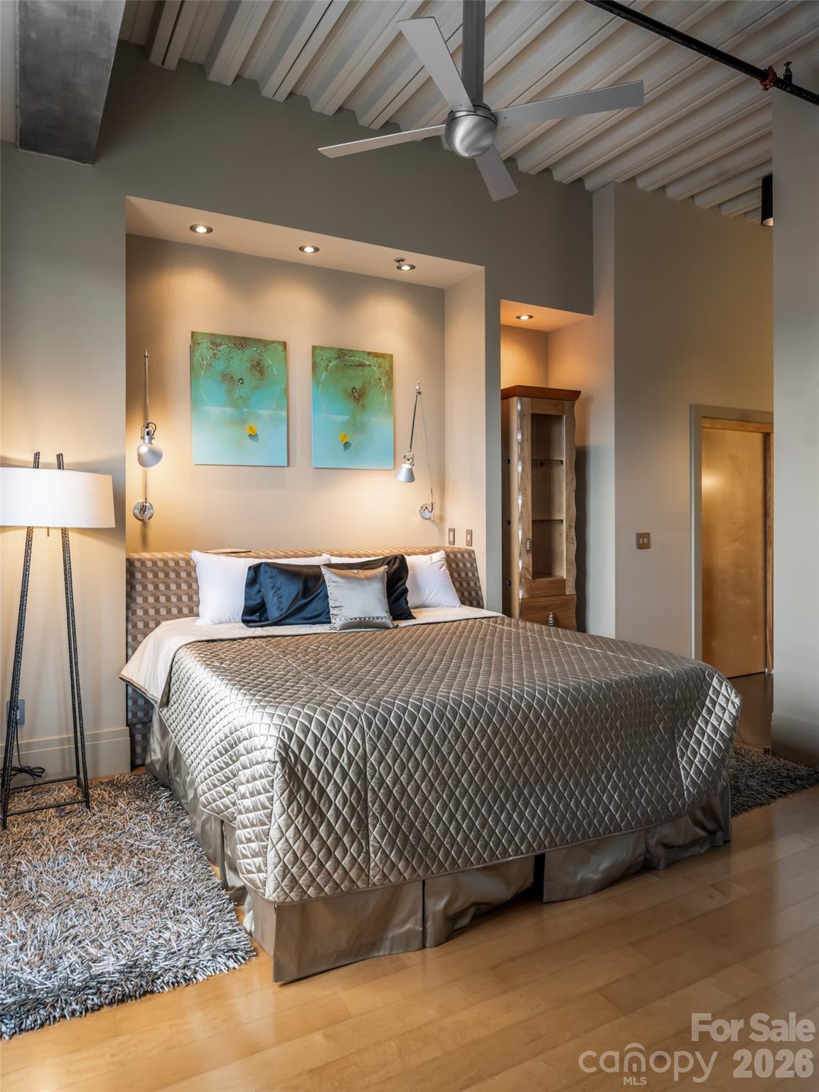 12 S Lexington Avenue Unit: 407