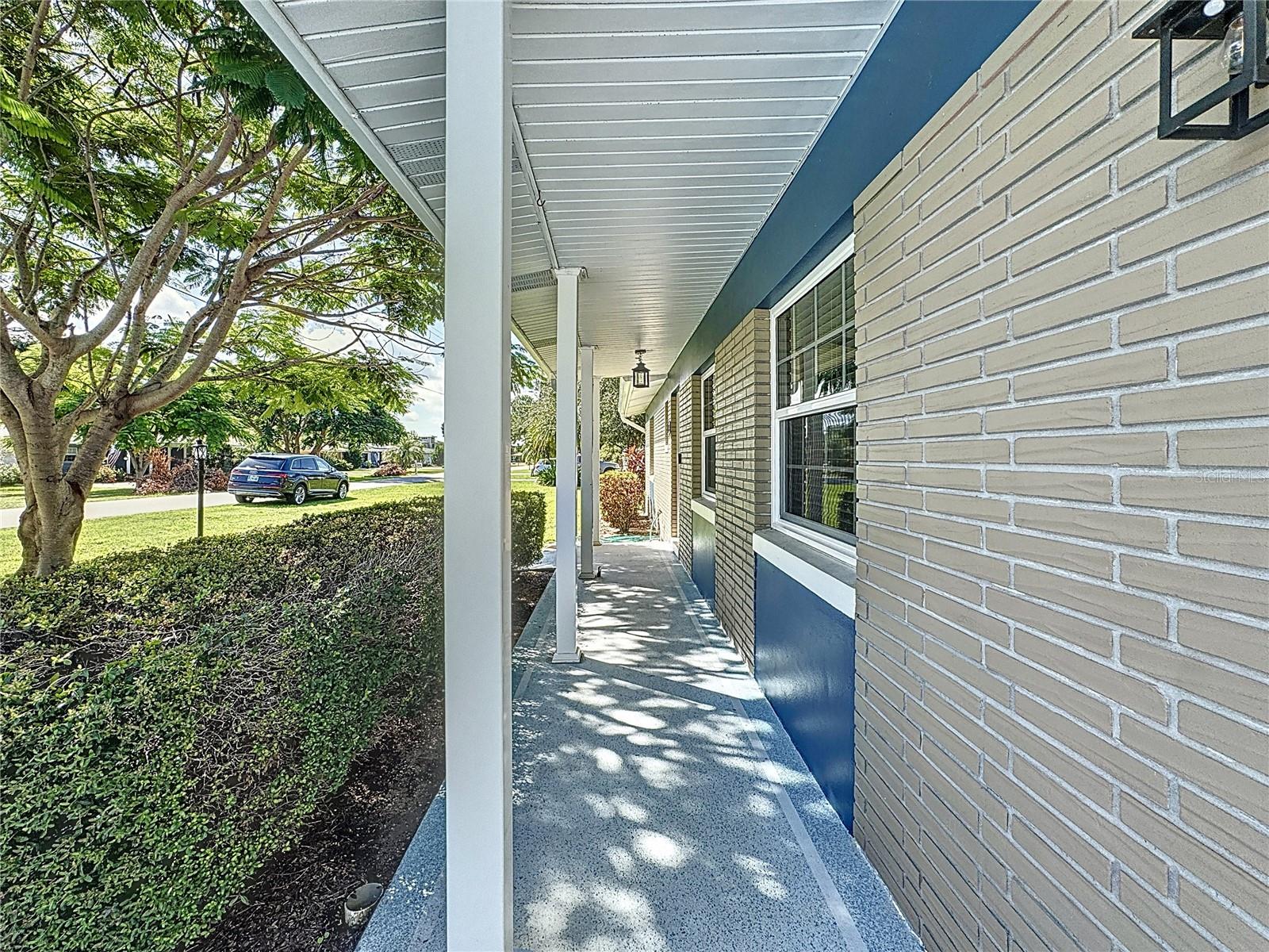 1843 SANDRA BLVD