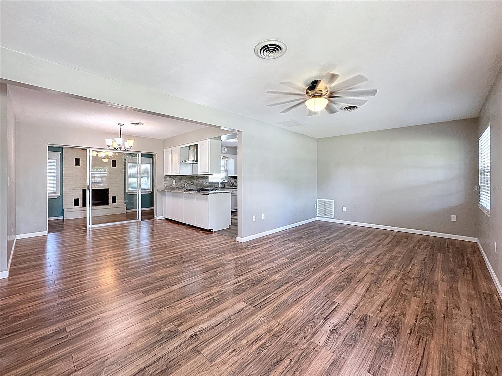 1843 SANDRA BLVD