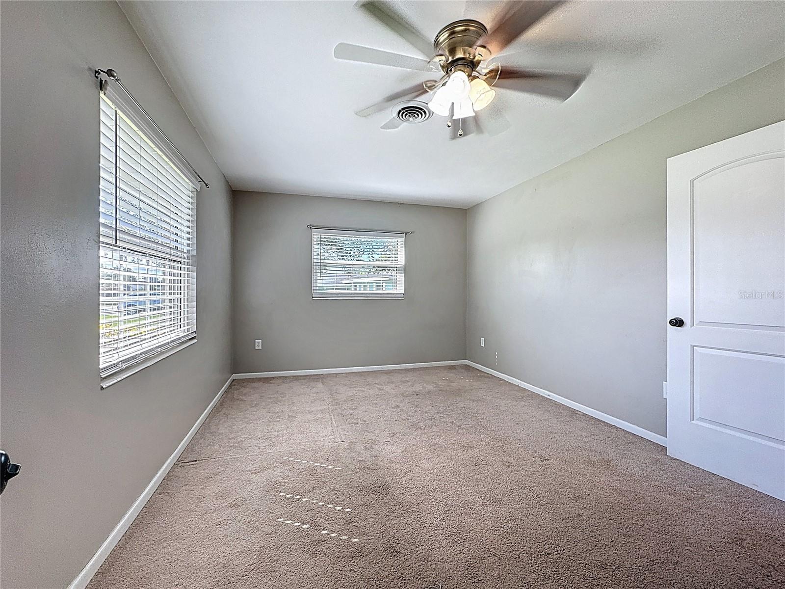1843 SANDRA BLVD