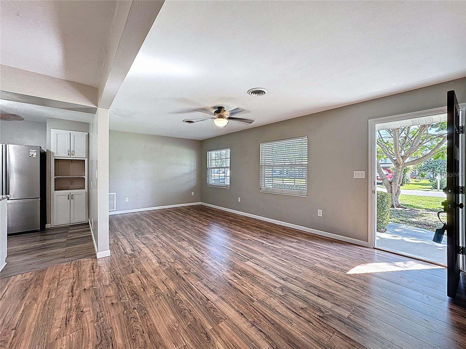 1843 SANDRA BLVD