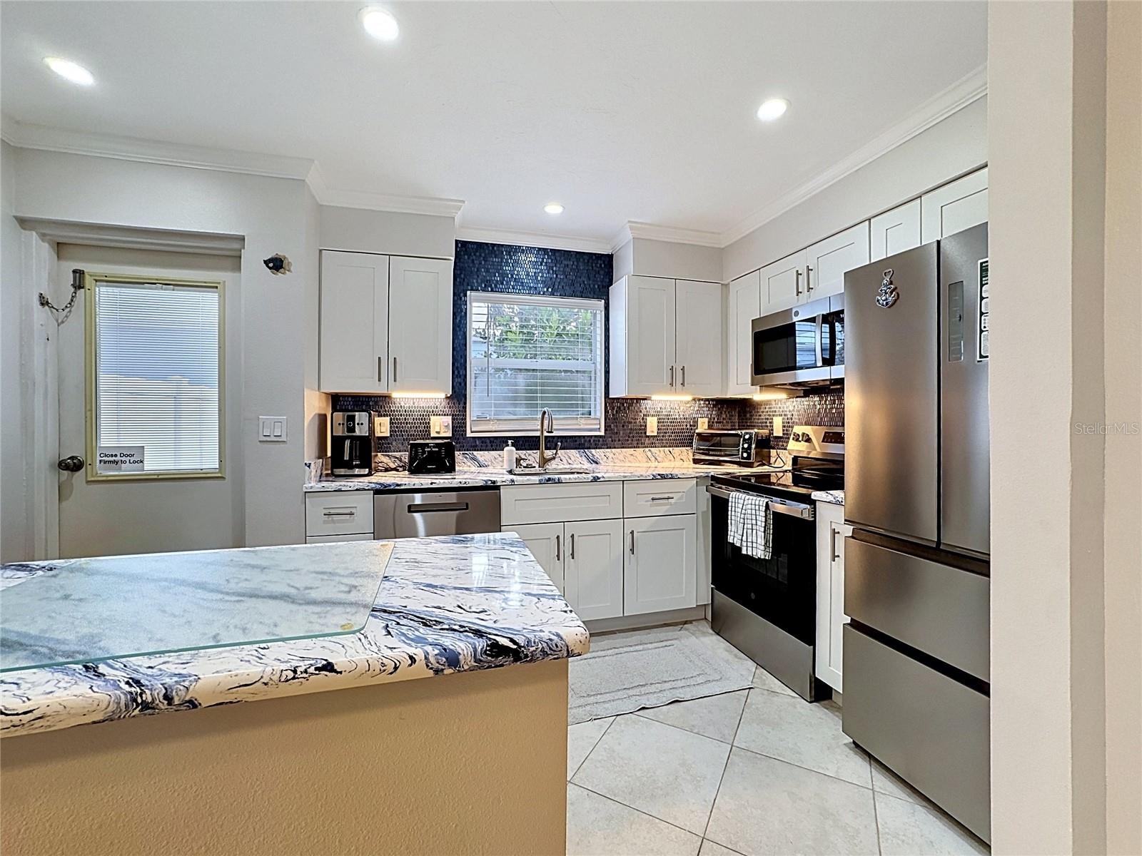 120 52ND ST