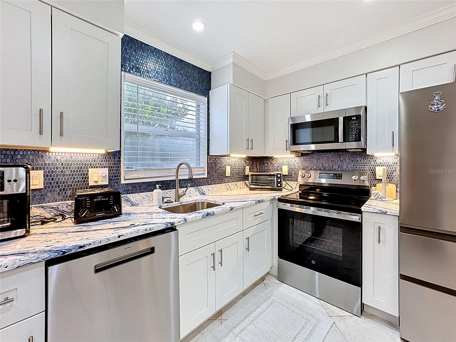 120 52ND ST