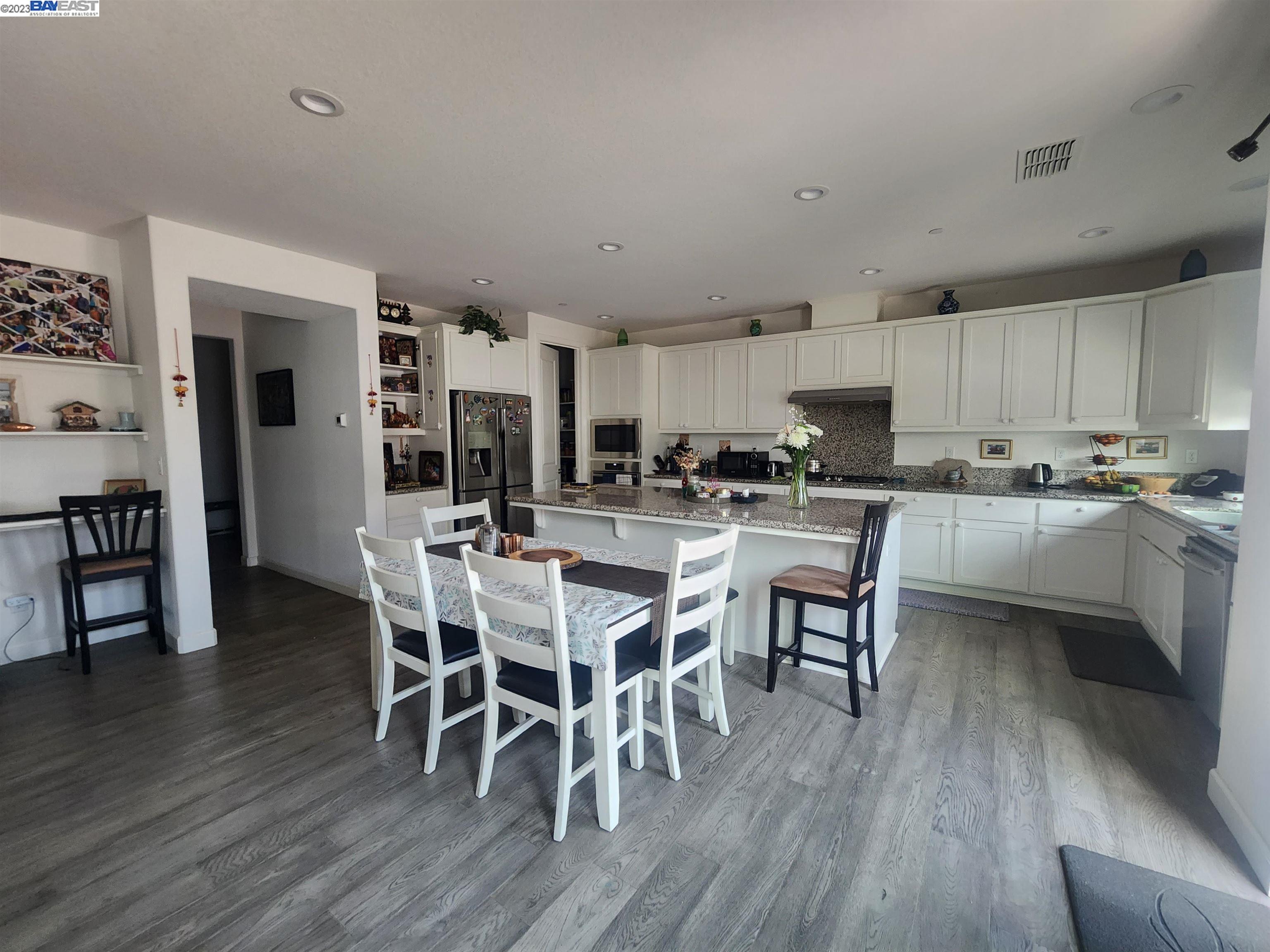 305 Hampstead Dr