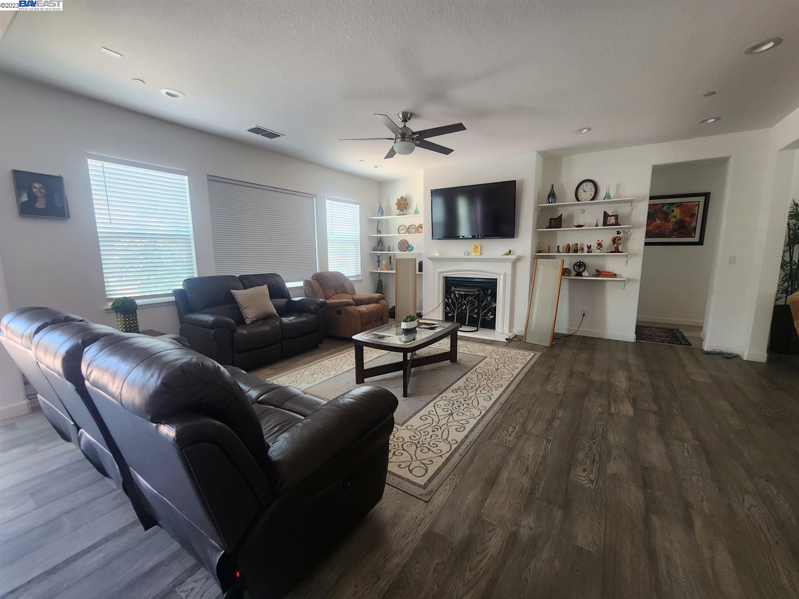 305 Hampstead Dr