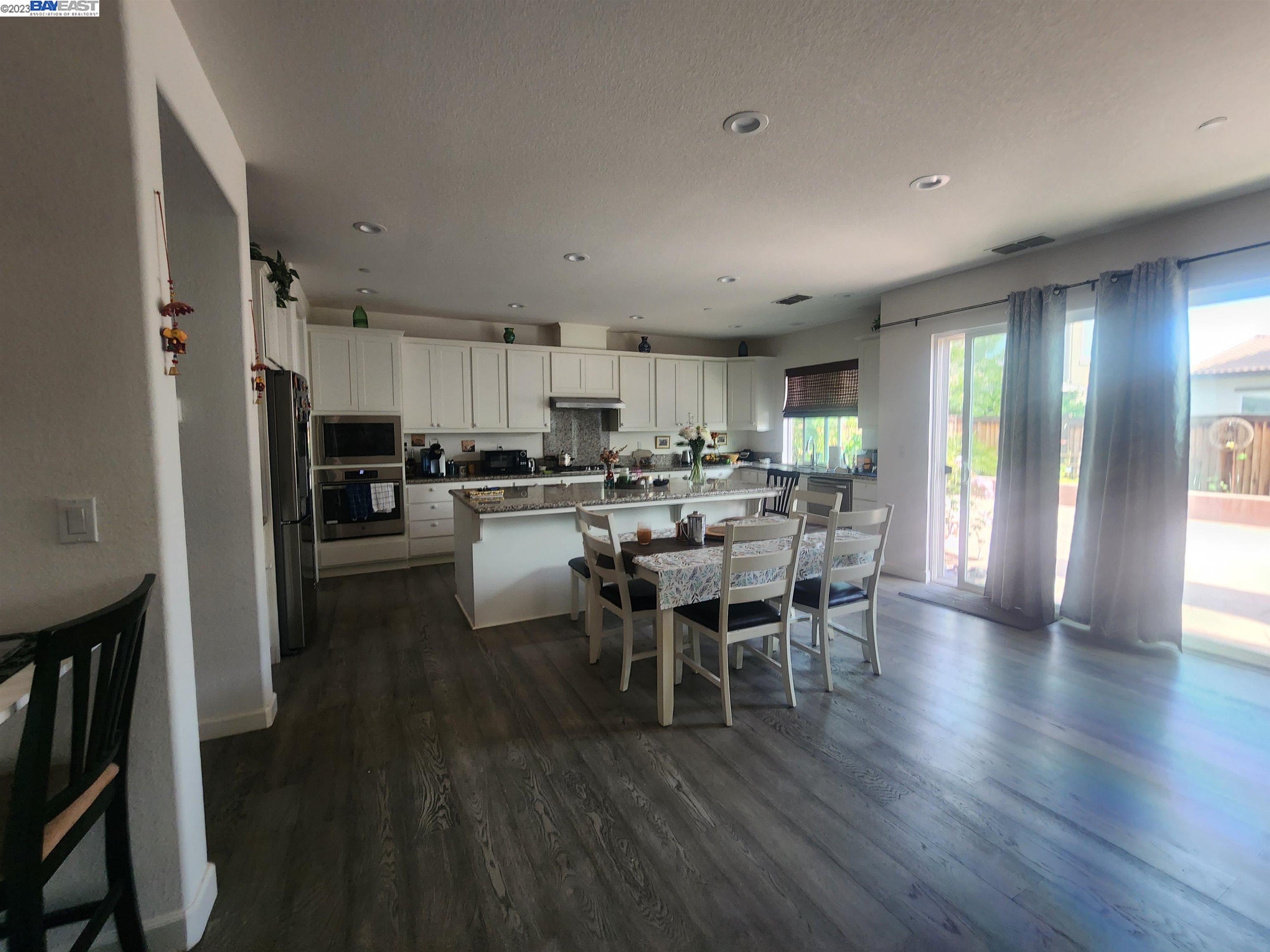 305 Hampstead Dr