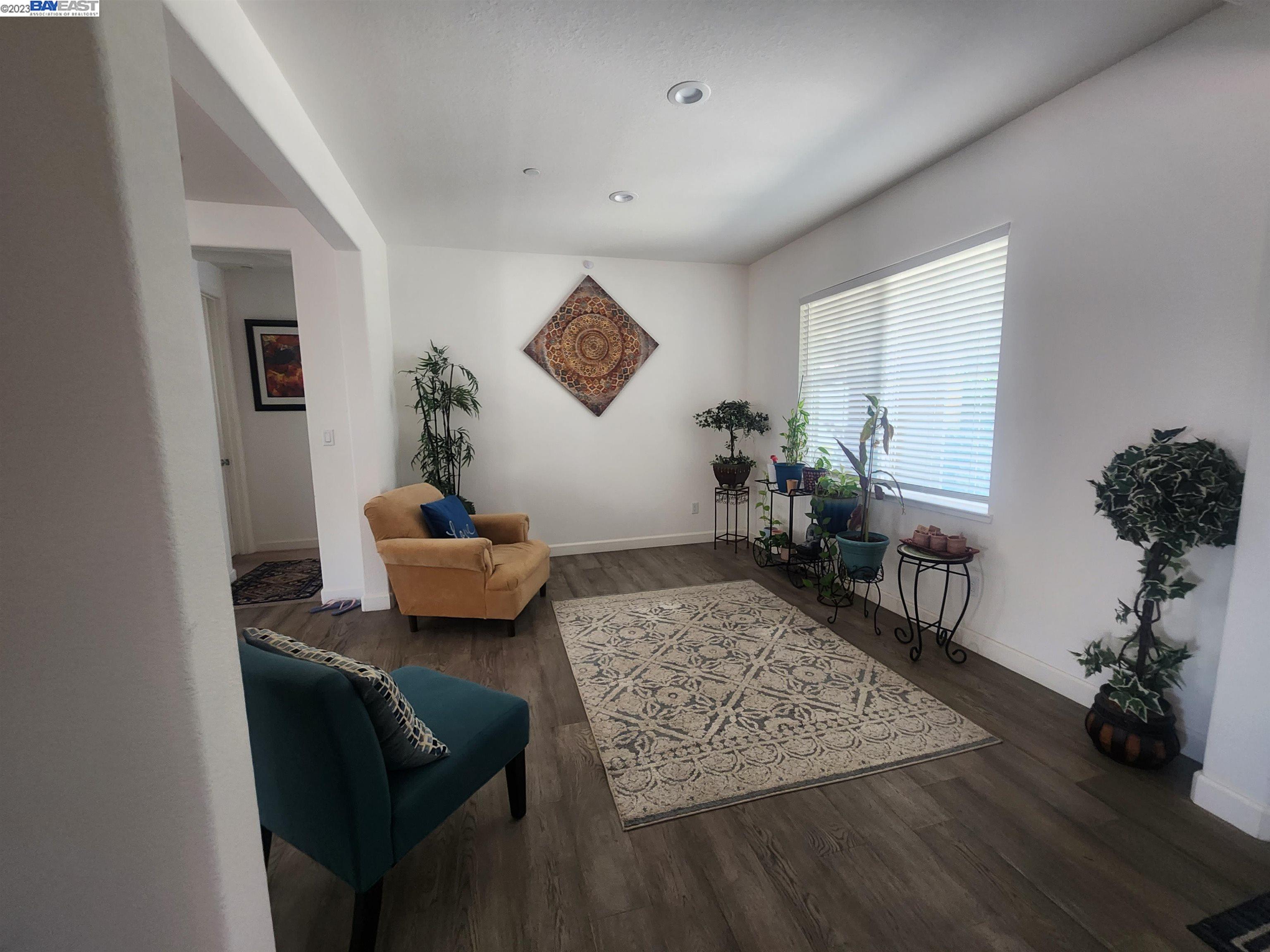 305 Hampstead Dr
