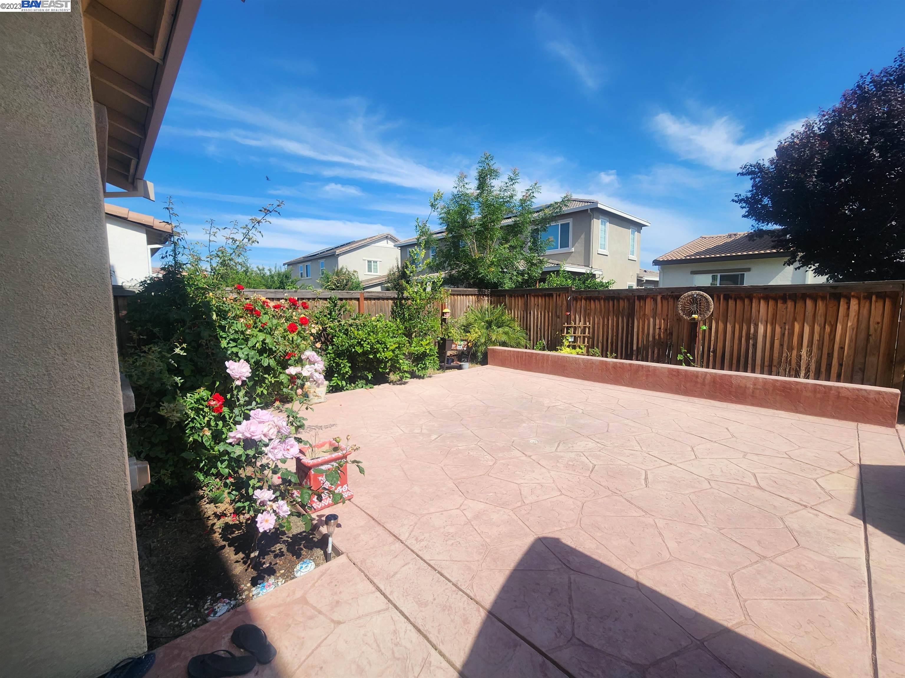 305 Hampstead Dr
