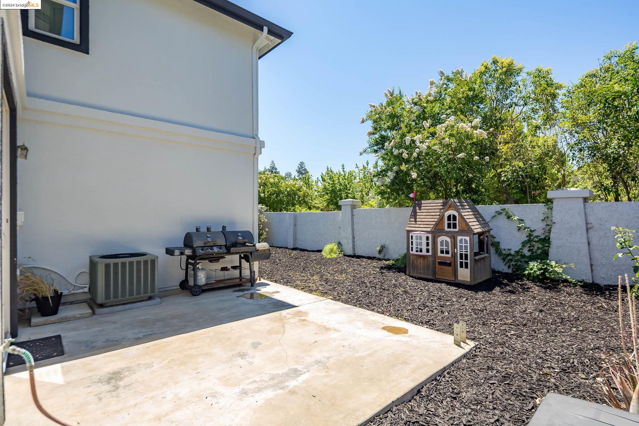 712 Crocket Dr