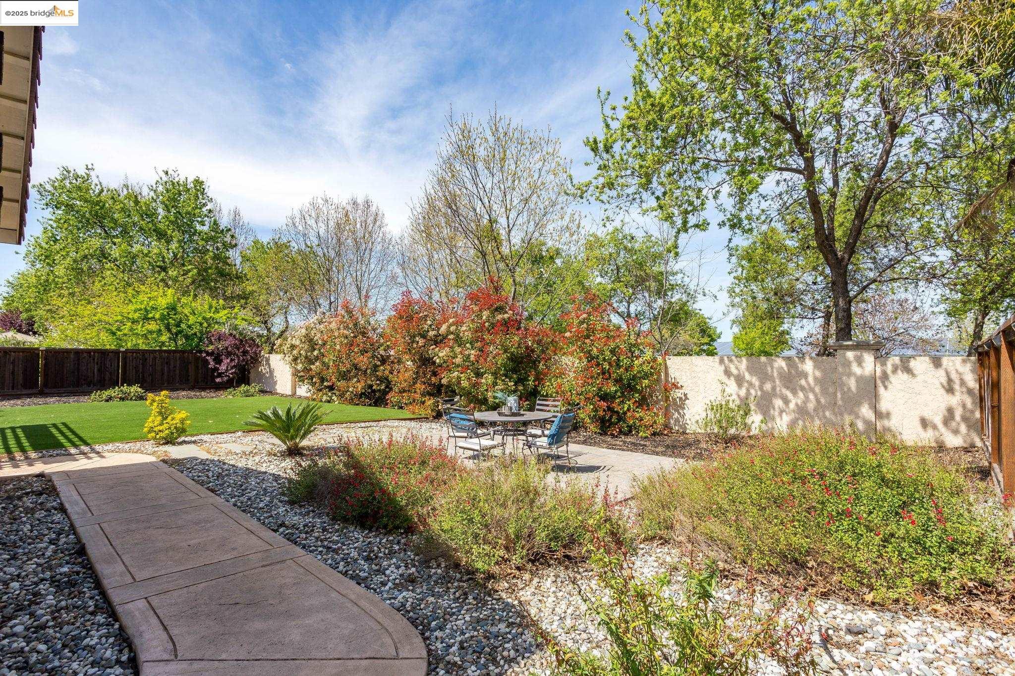 1186 Holsapple Way