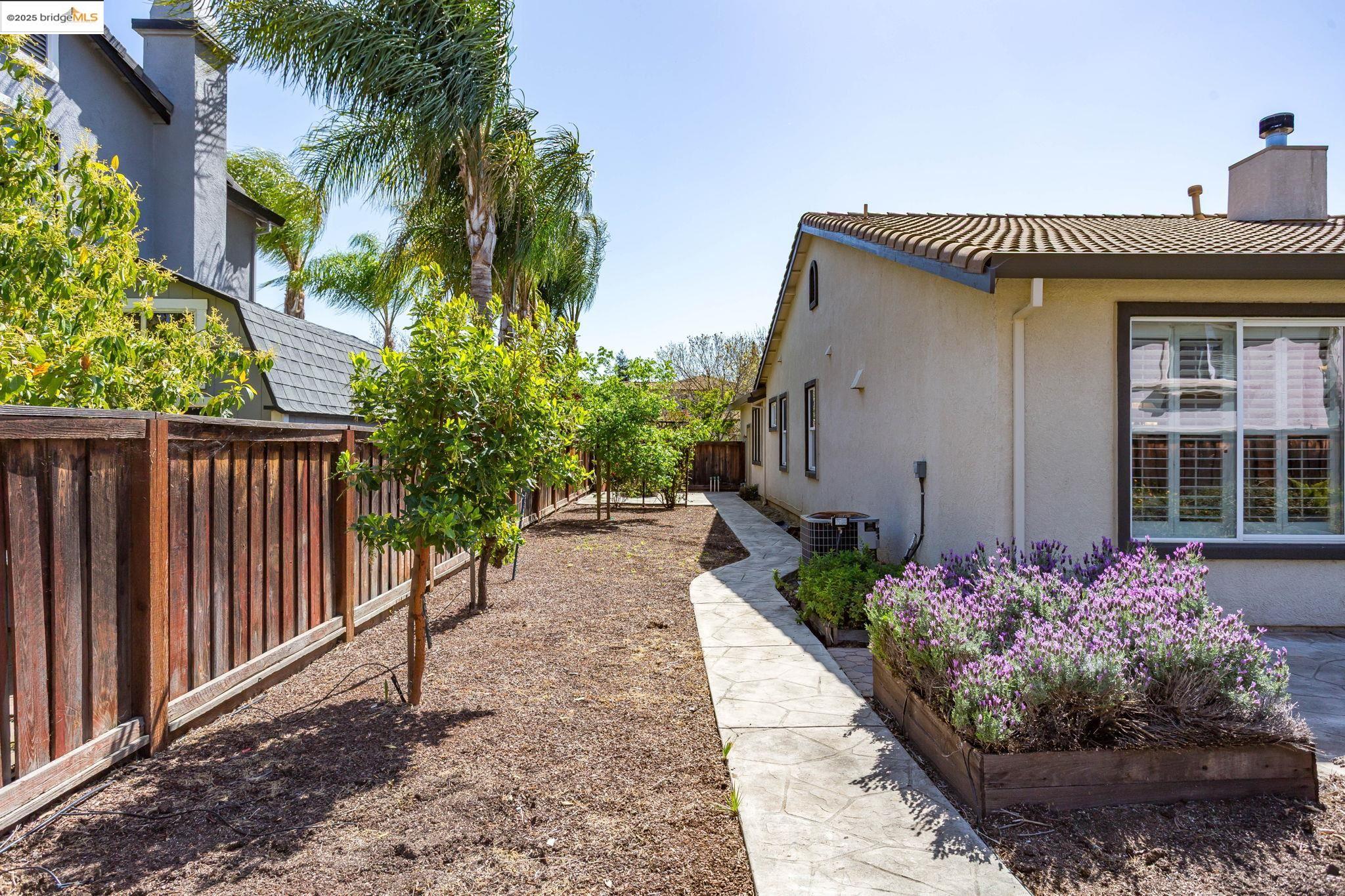 2205 Barcelona Ct