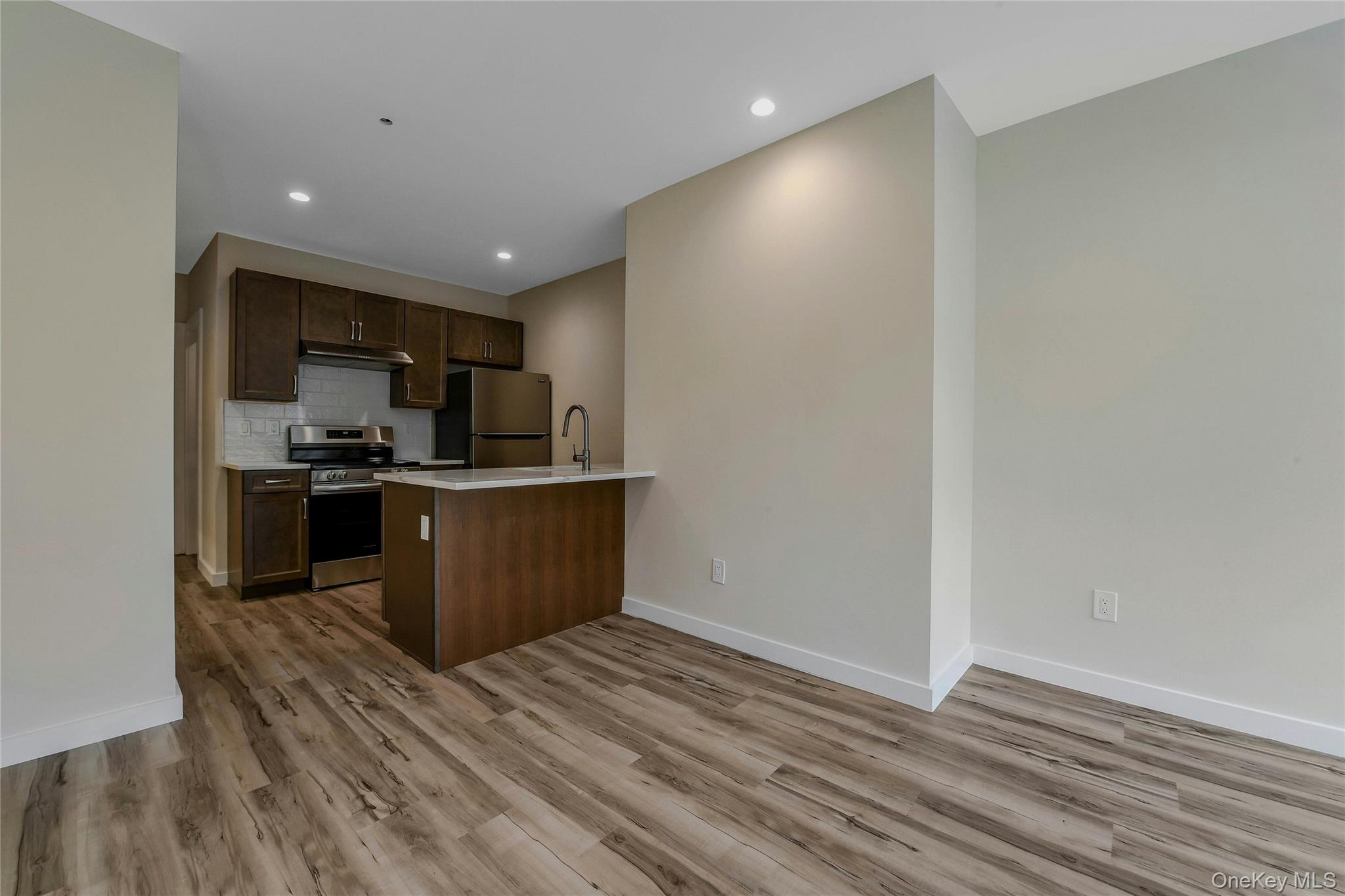 400 A New York Avenue Unit: 2