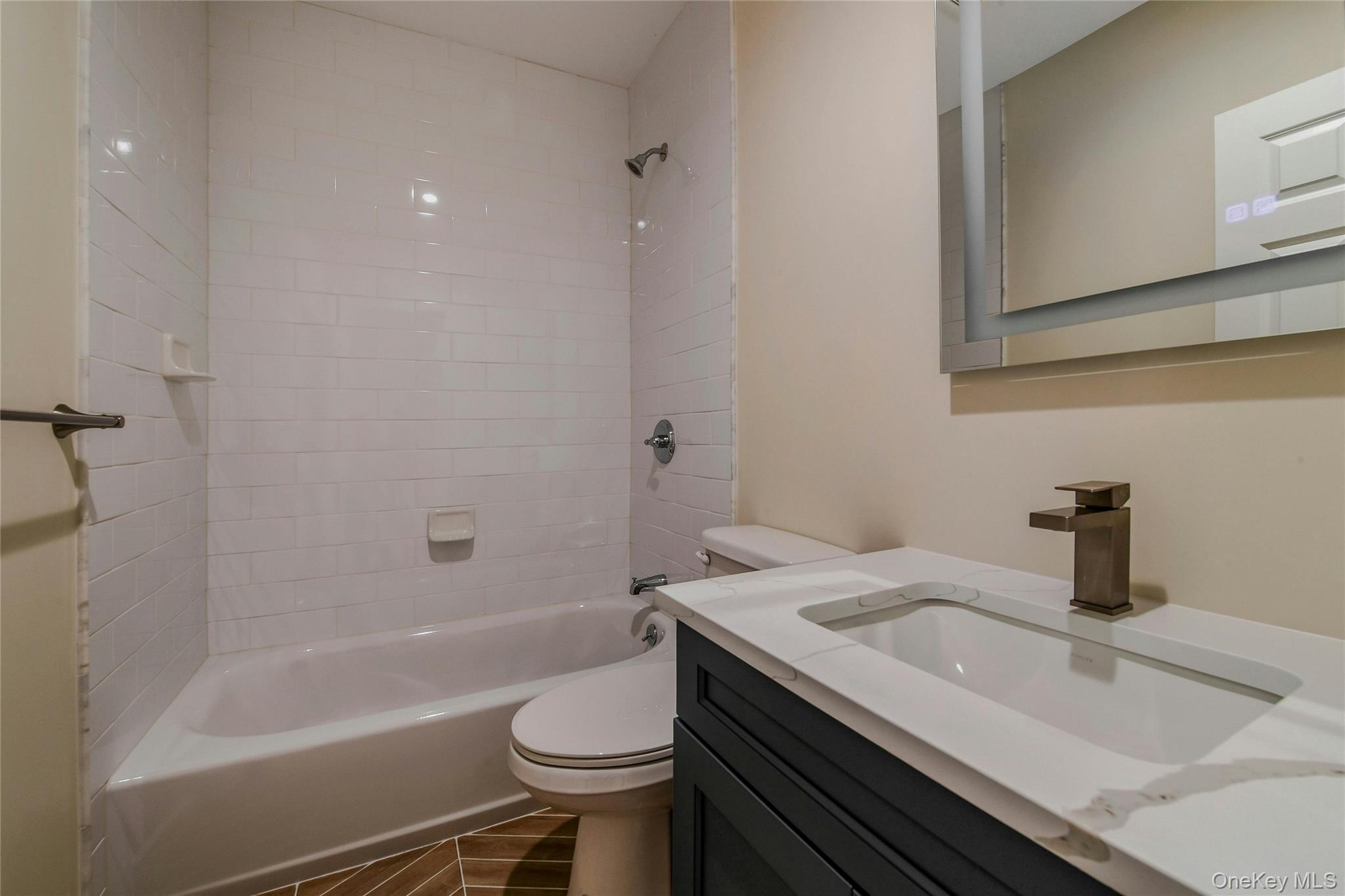 400 A New York Avenue Unit: 2