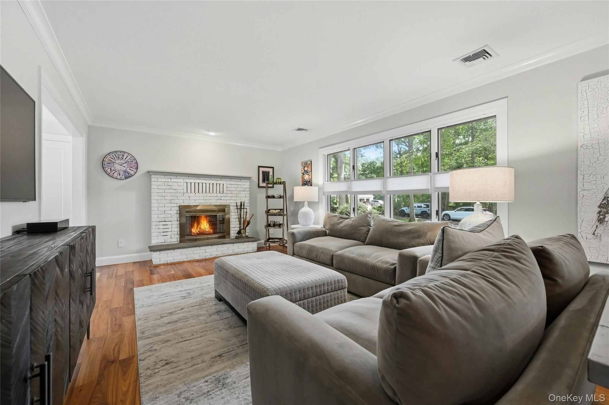 475 Alois Lane