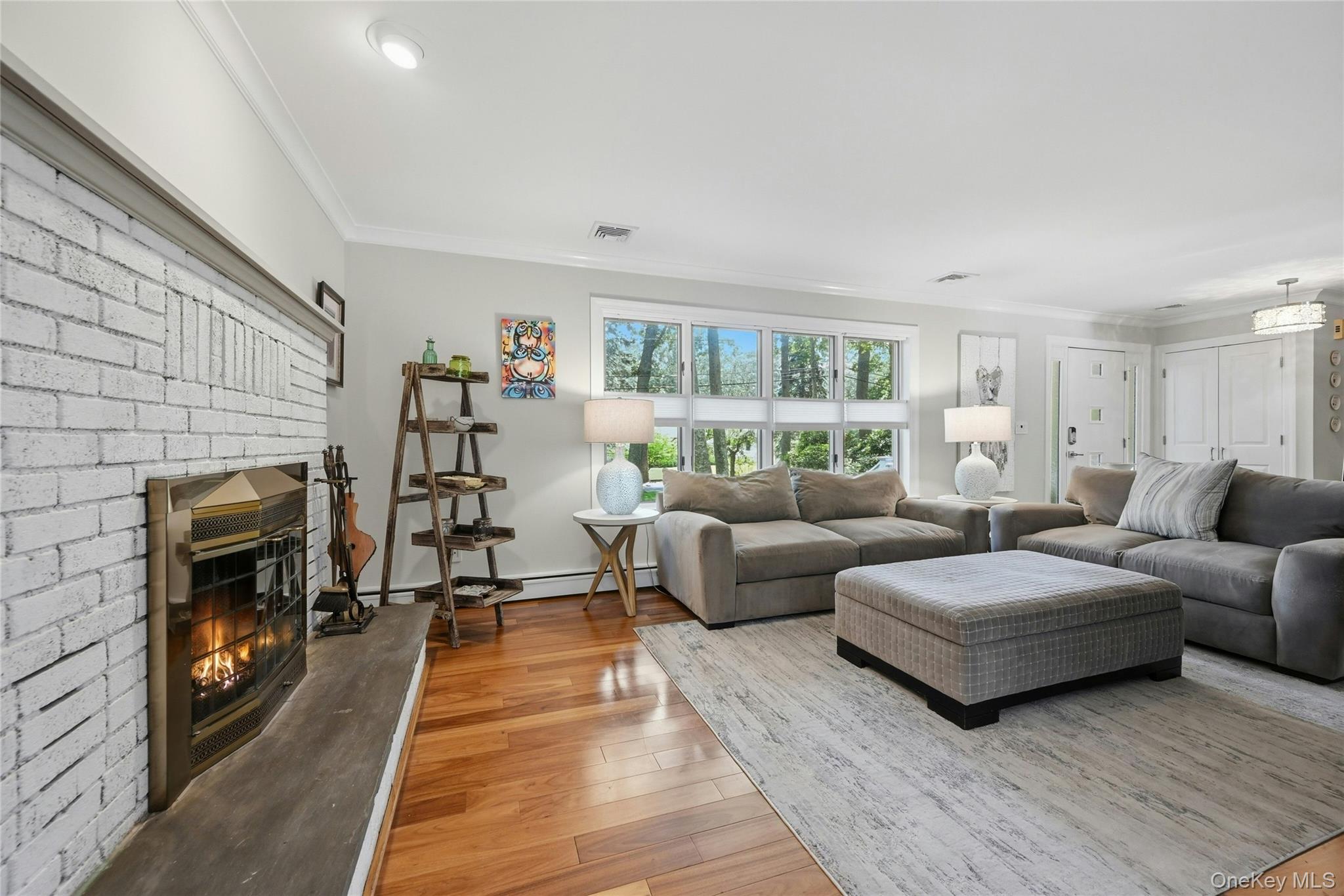 475 Alois Lane