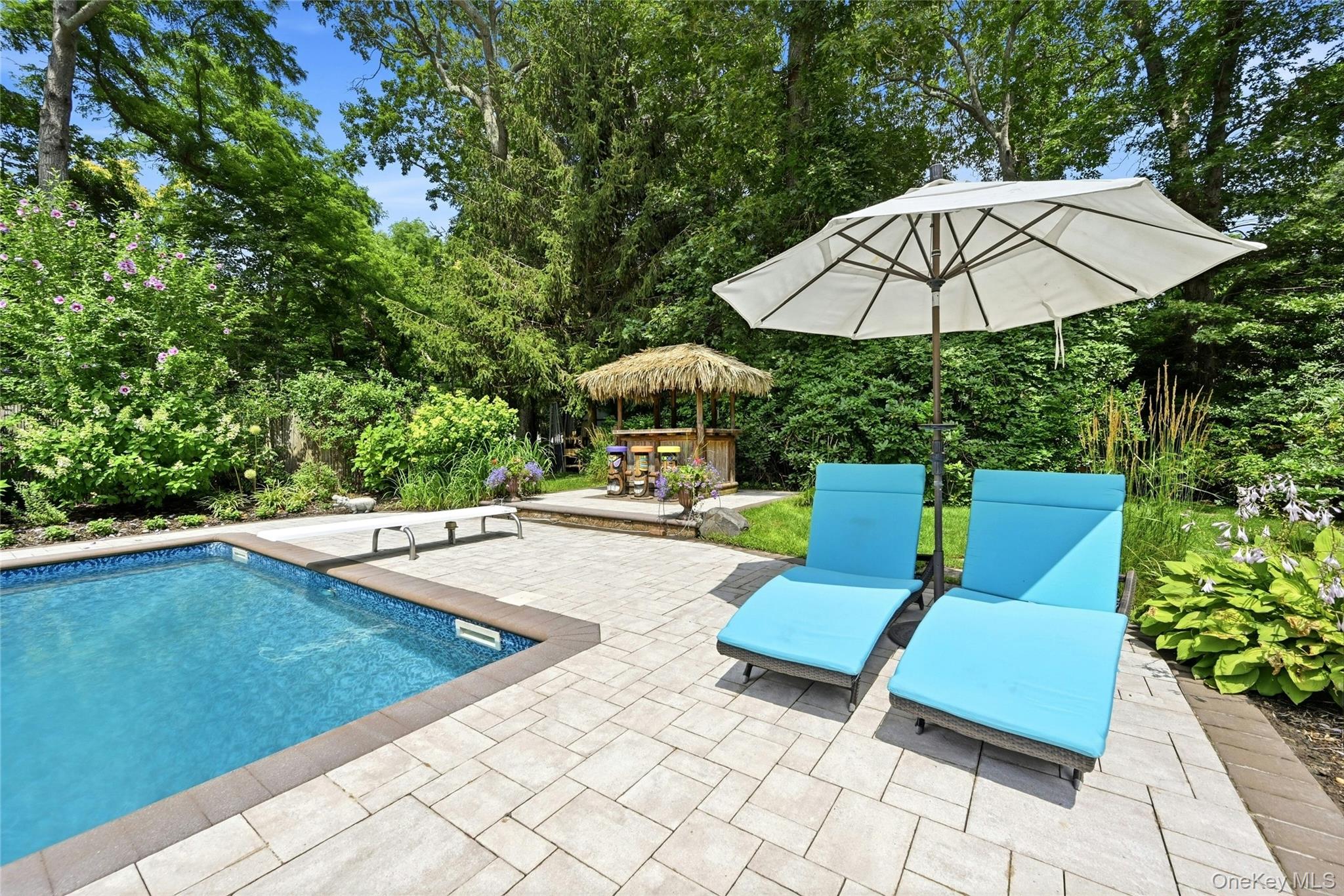 475 Alois Lane