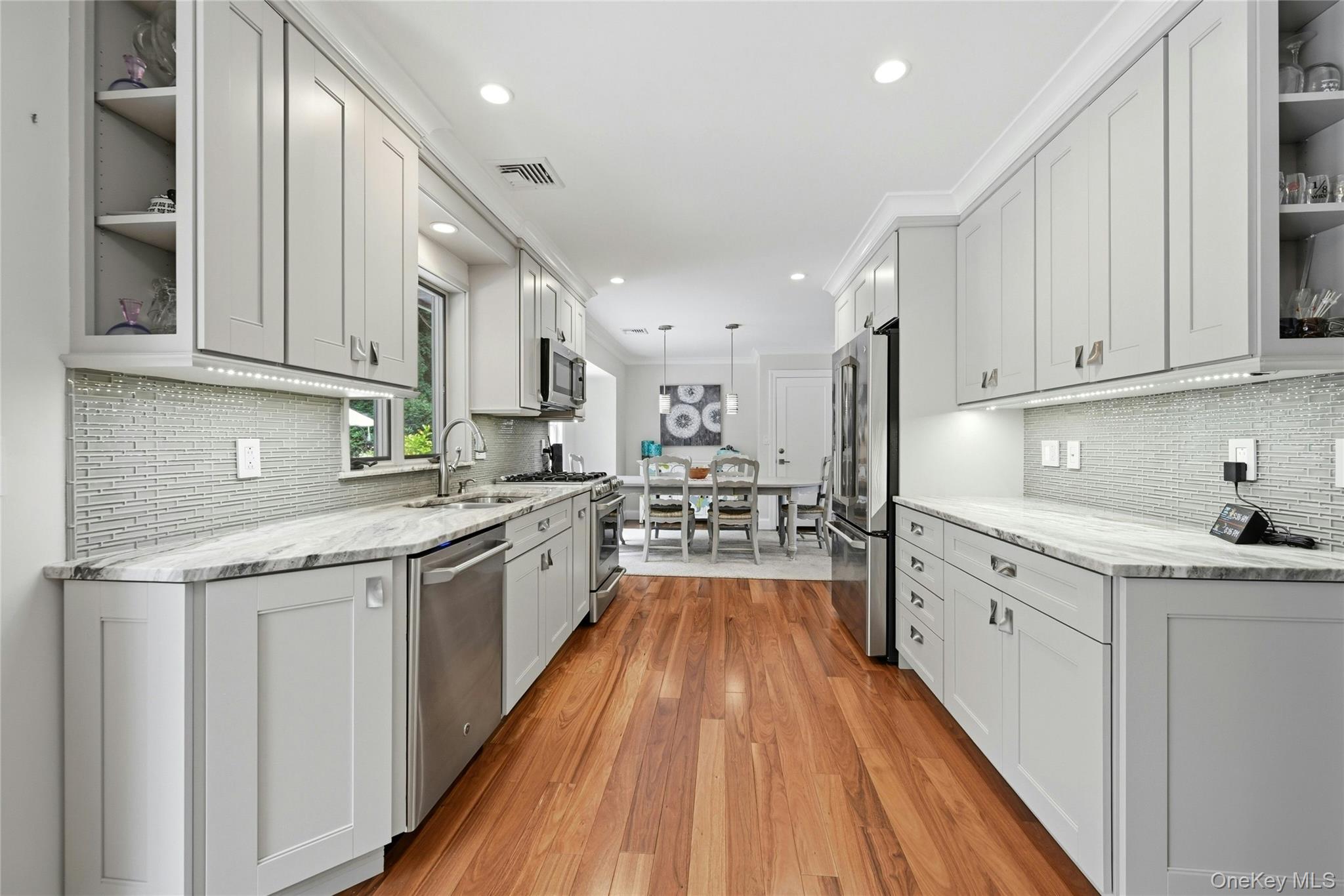 475 Alois Lane