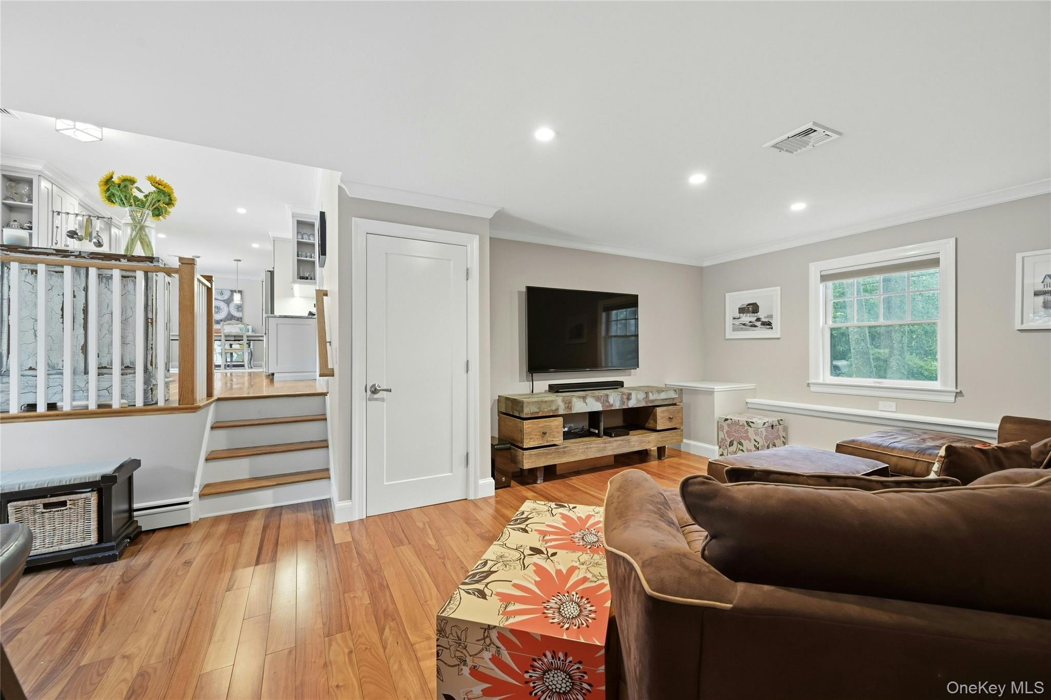 475 Alois Lane