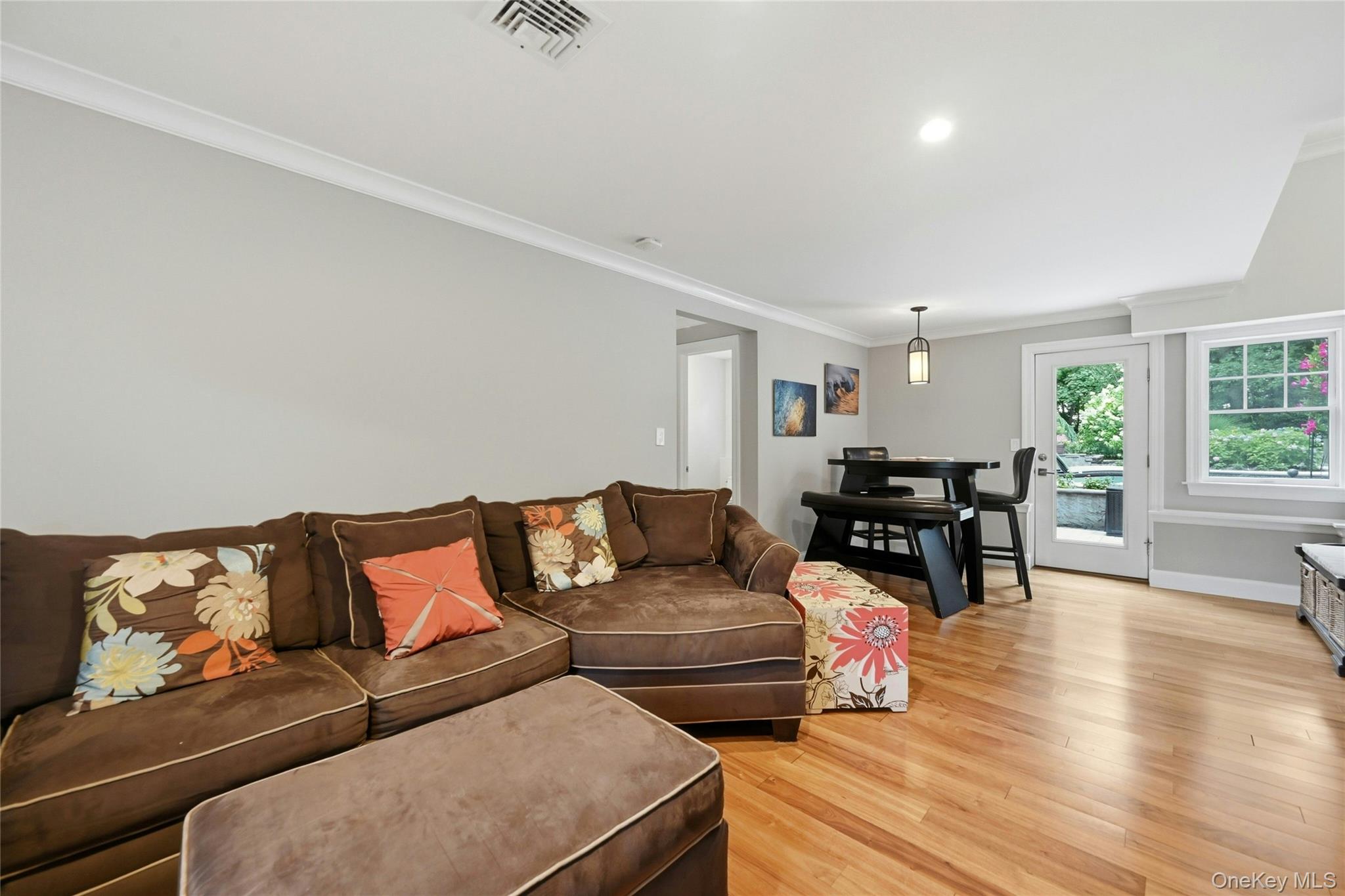 475 Alois Lane