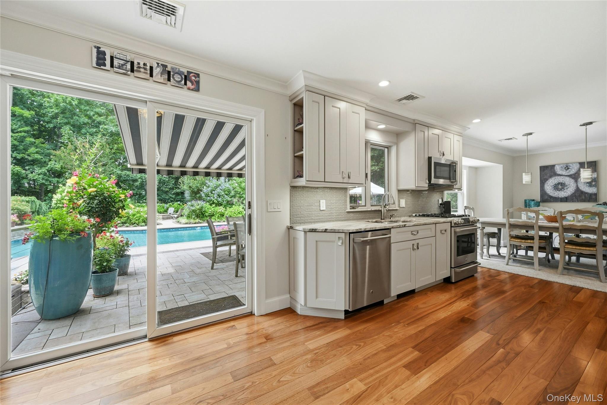 475 Alois Lane