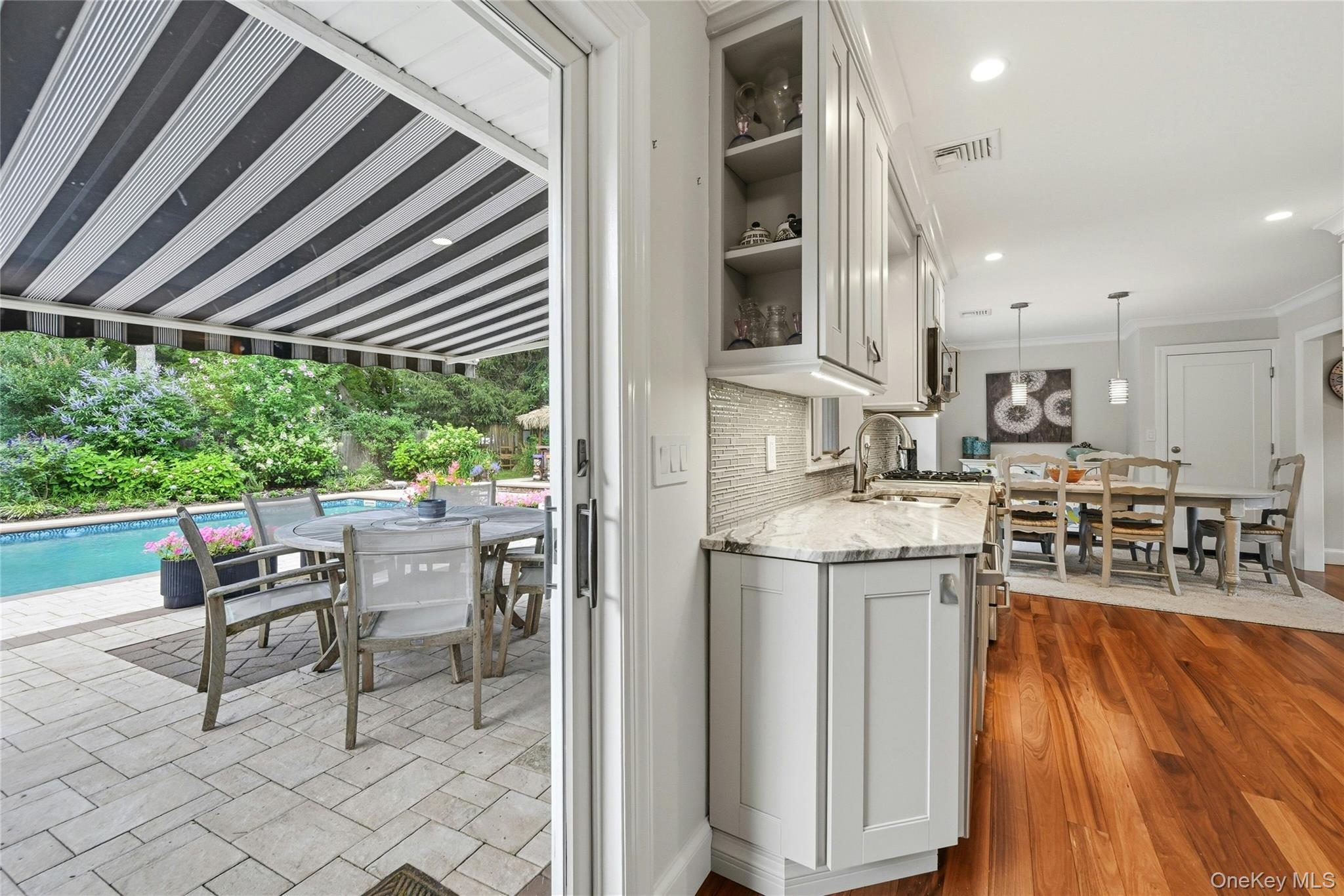 475 Alois Lane