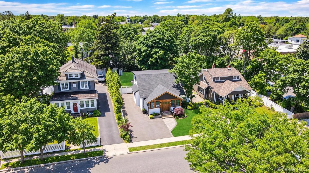 10 Bayview Avenue