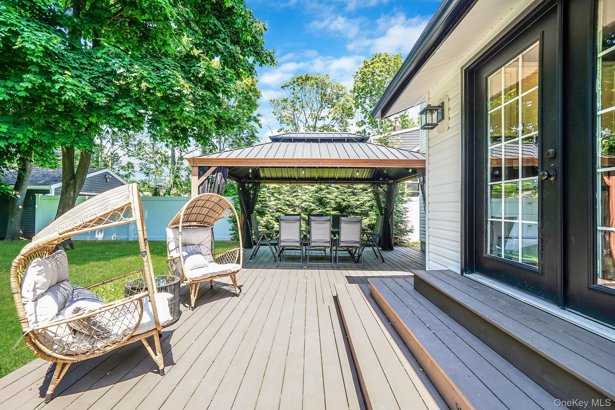 10 Bayview Avenue