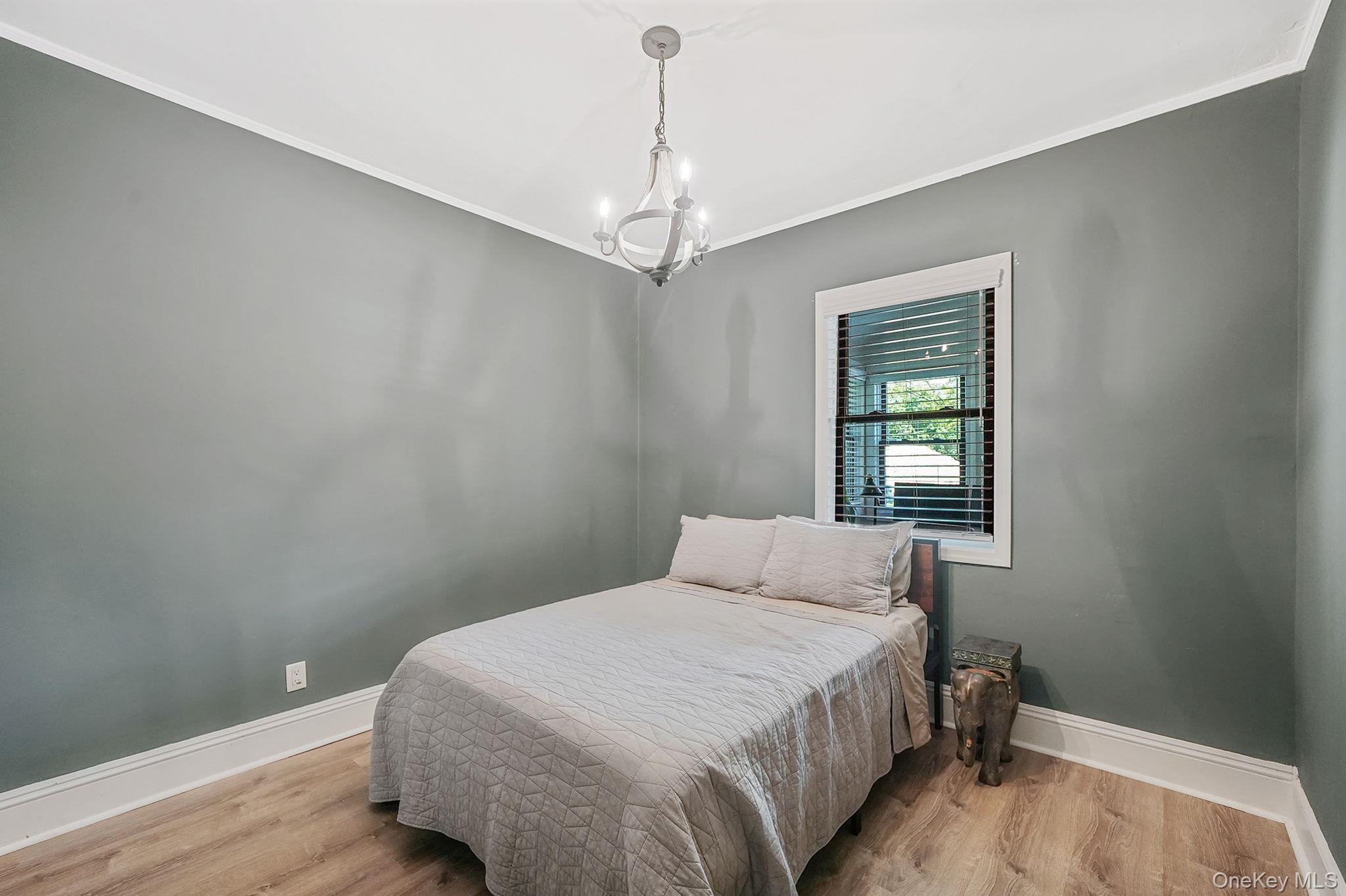 10 Bayview Avenue