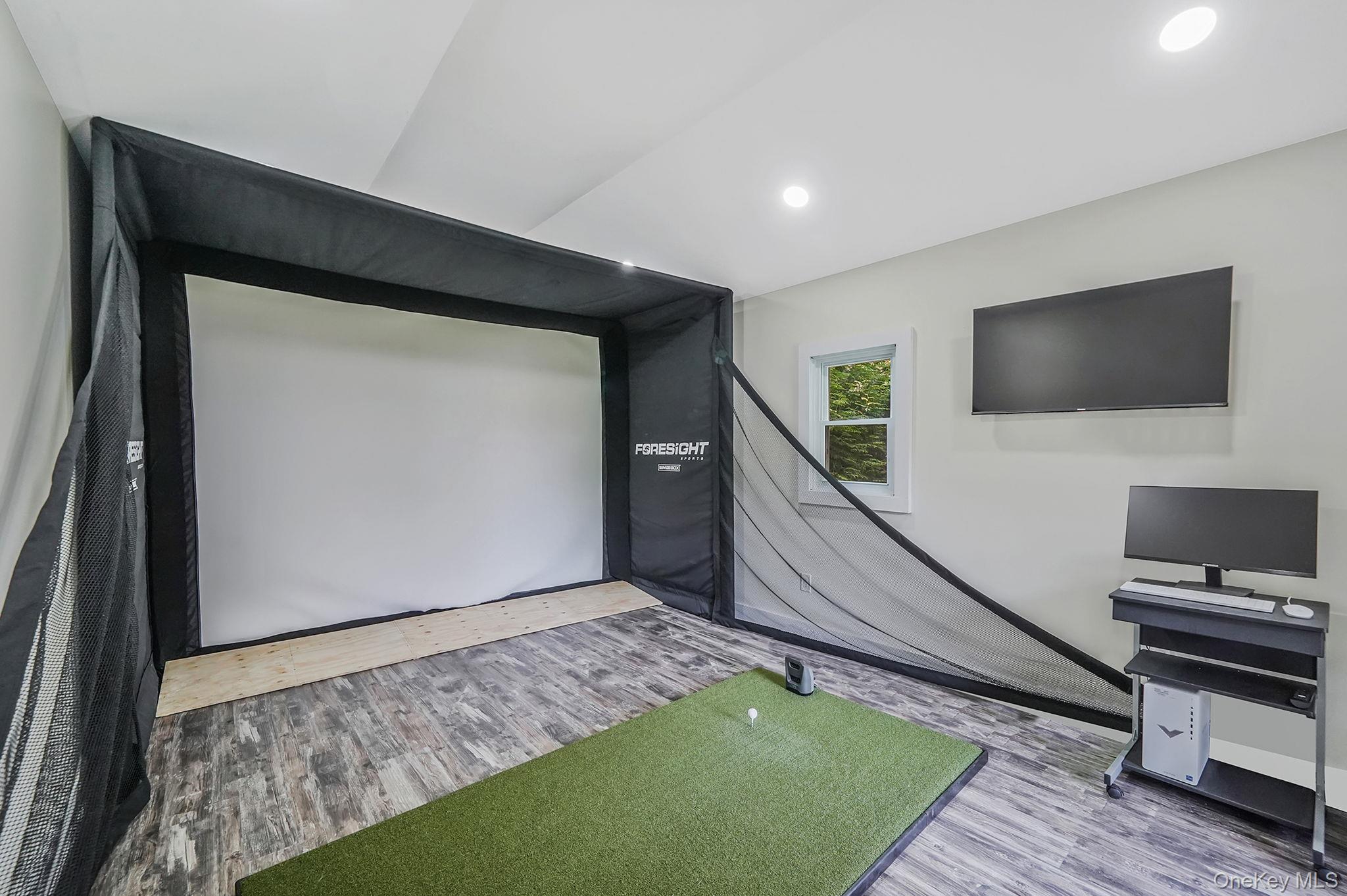 10 Bayview Avenue