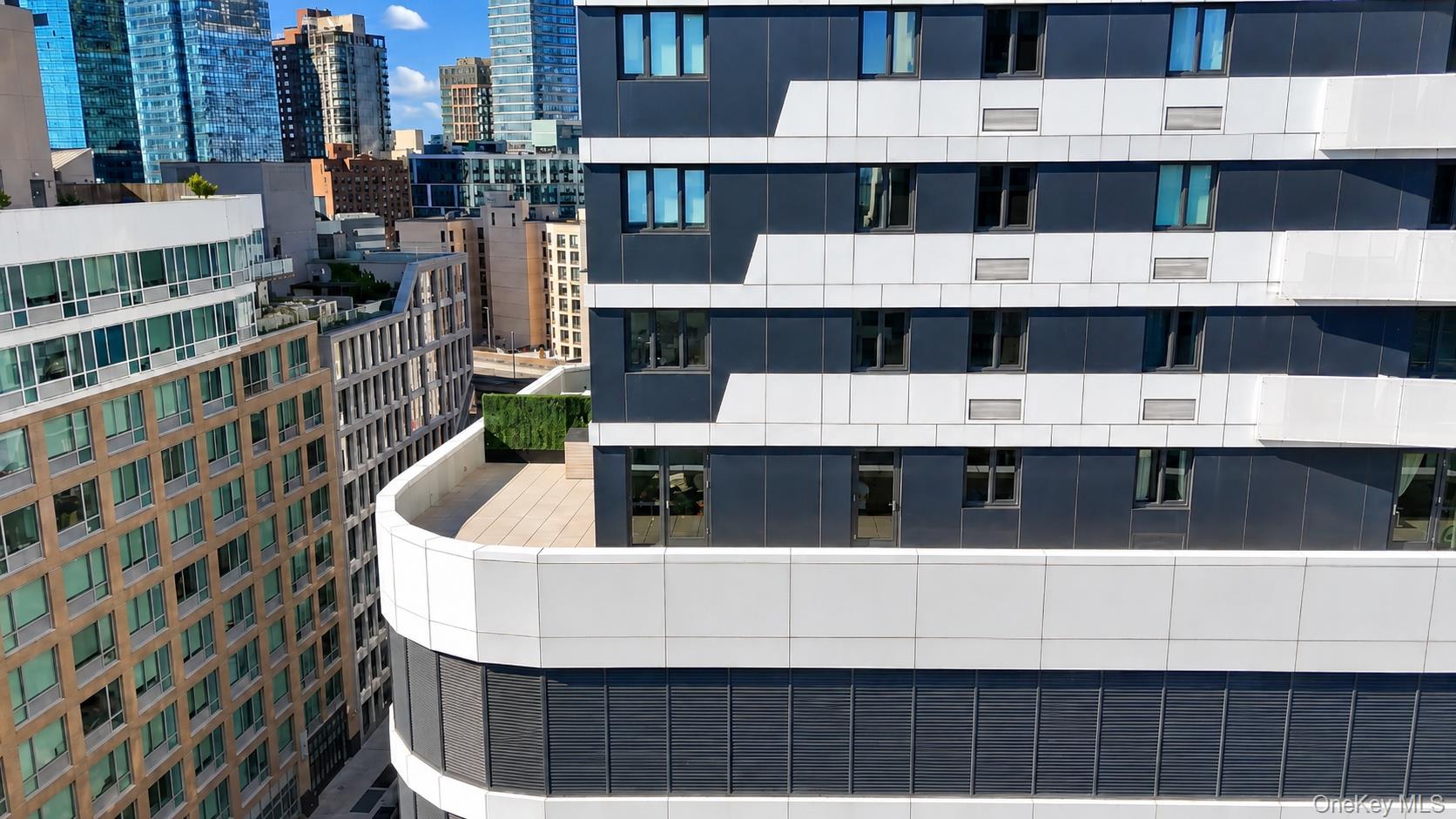 2416 Queens Plaza S Unit: 7B