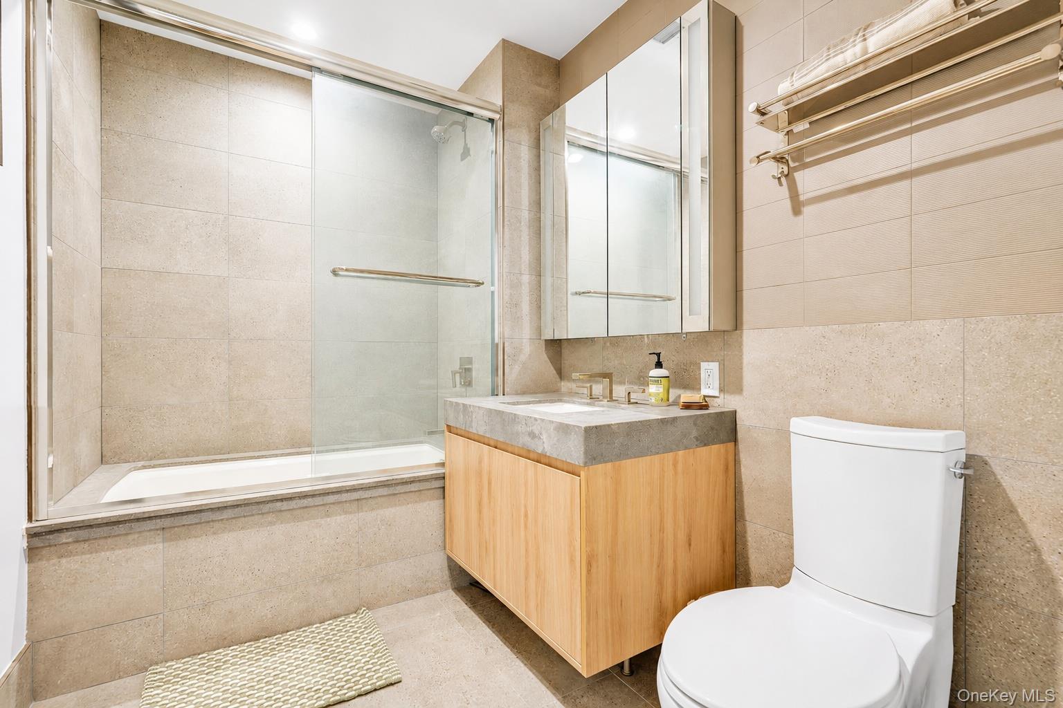 2416 Queens Plaza S Unit: 7B