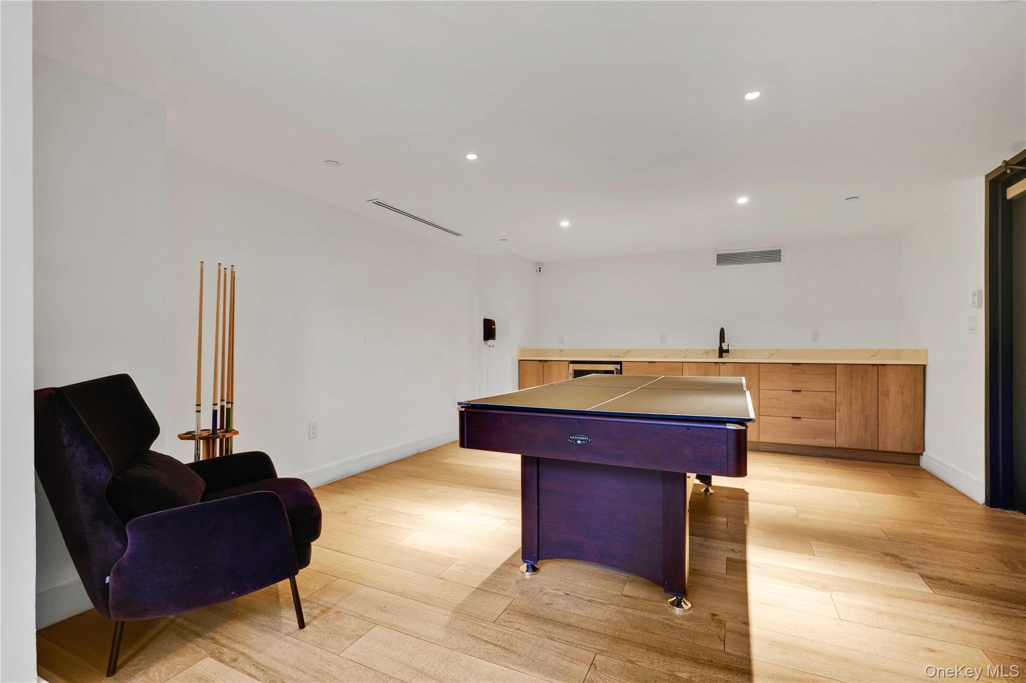 2416 Queens Plaza S Unit: 7B