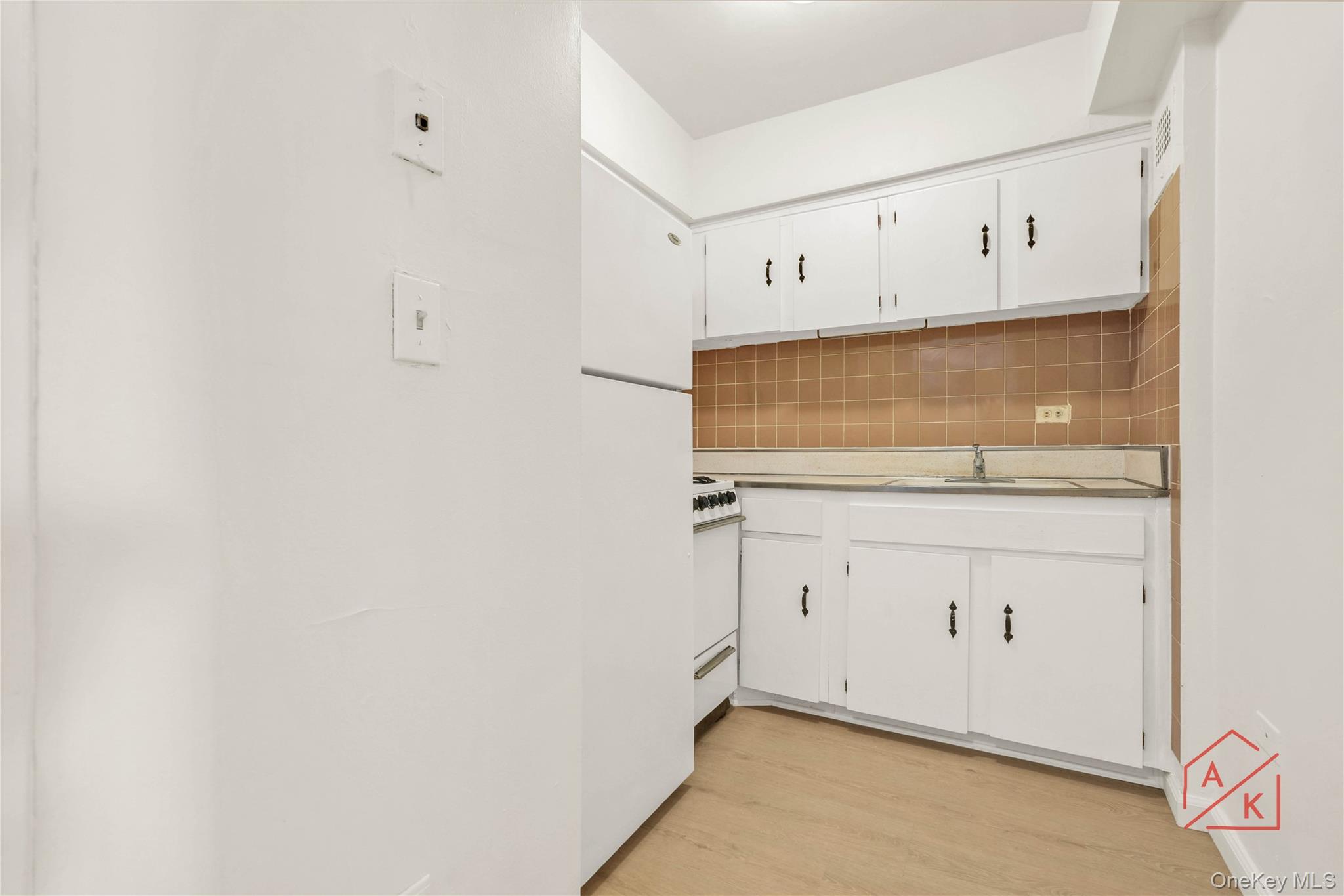 41-31 51 St Street Unit: 5B