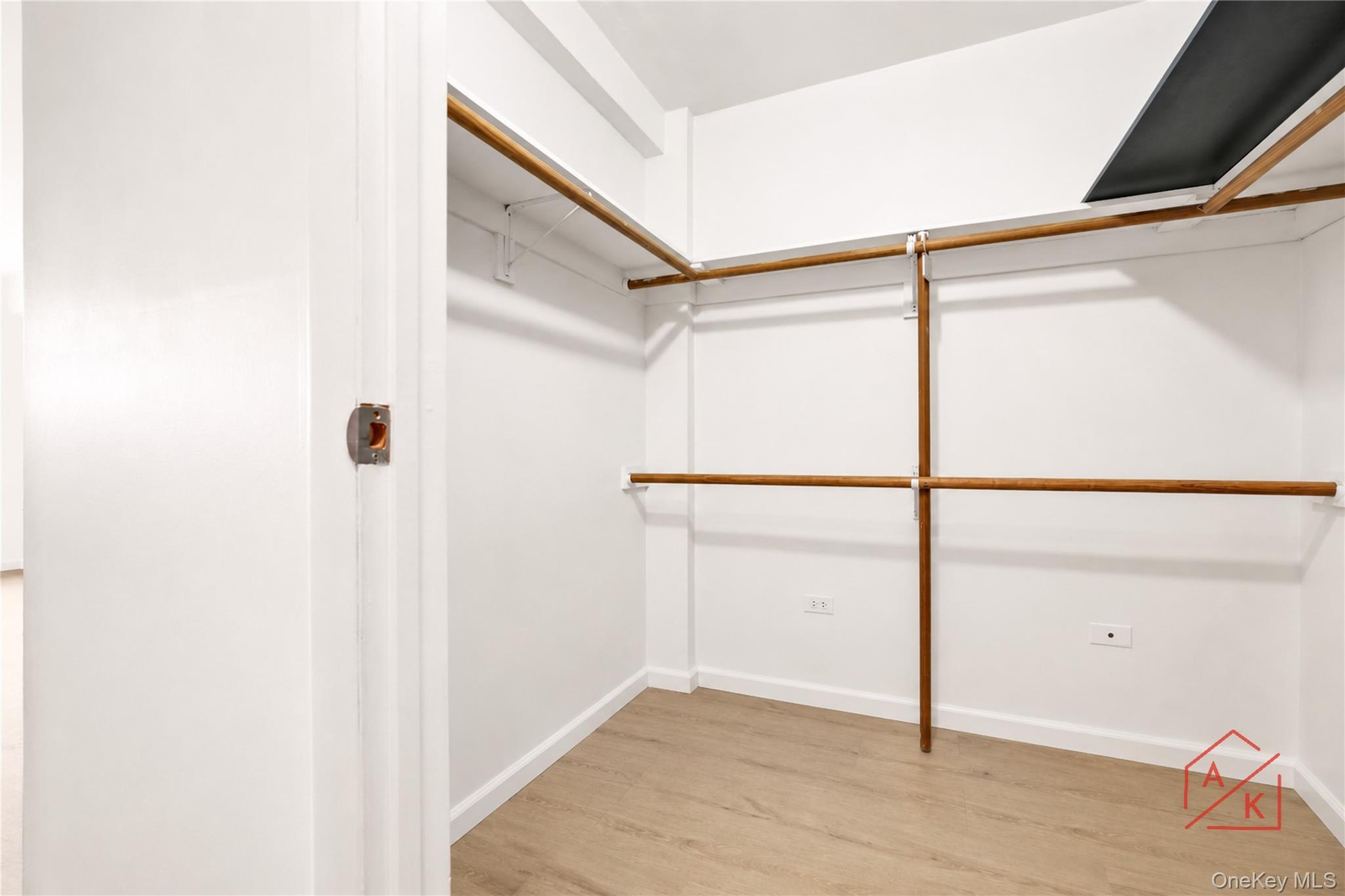 41-31 51 St Street Unit: 5B