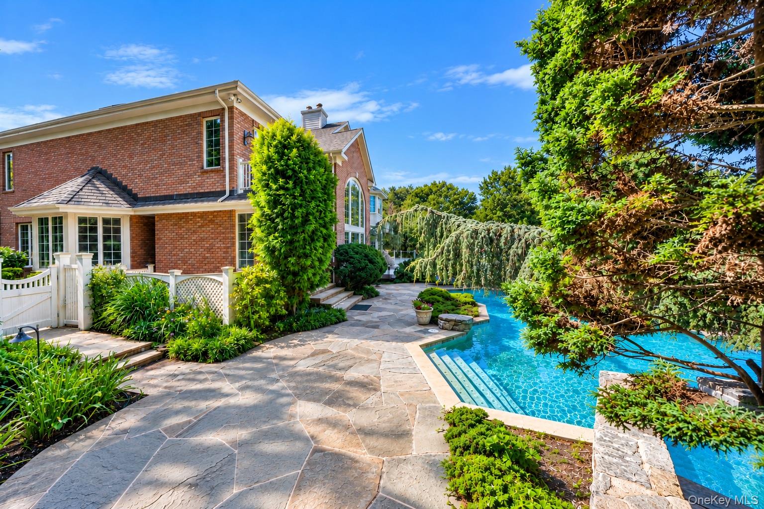 19 Cobblestone Court