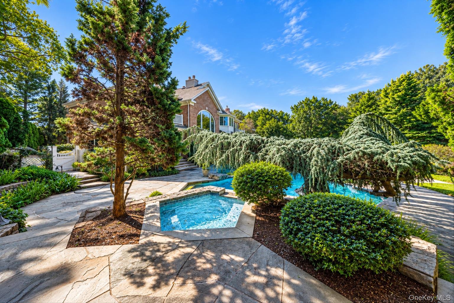 19 Cobblestone Court