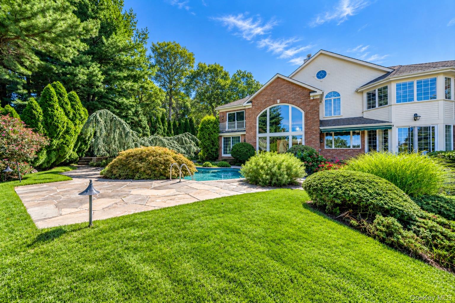 19 Cobblestone Court