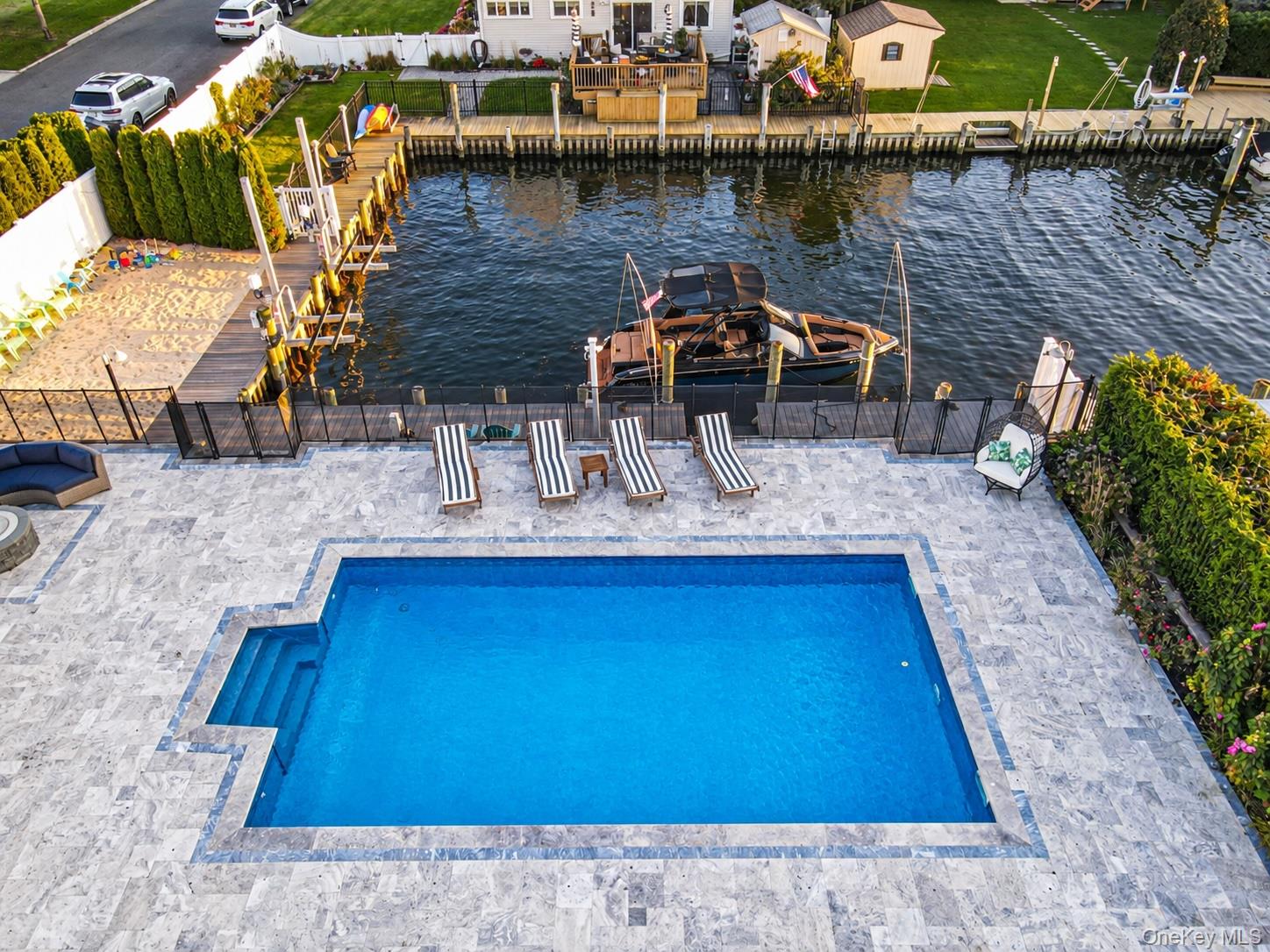 174 Secatogue Lane W