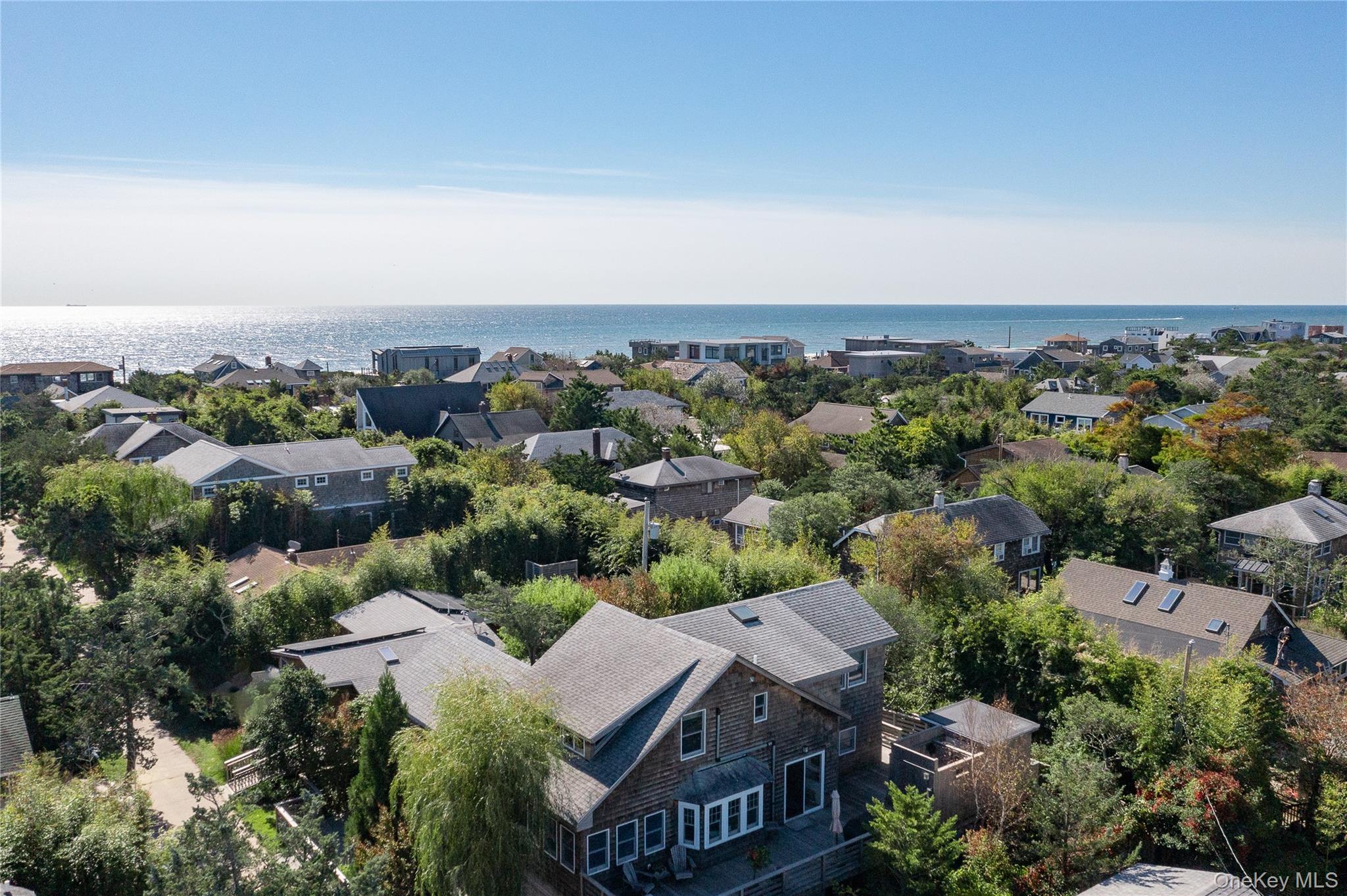833 Evergreen Walk
