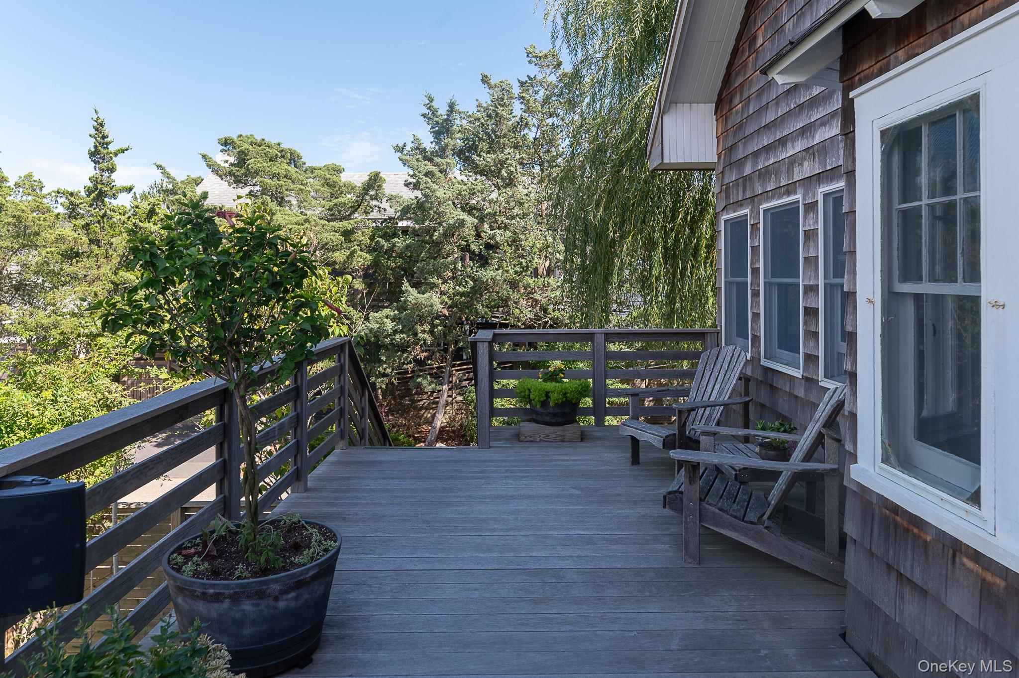 833 Evergreen Walk